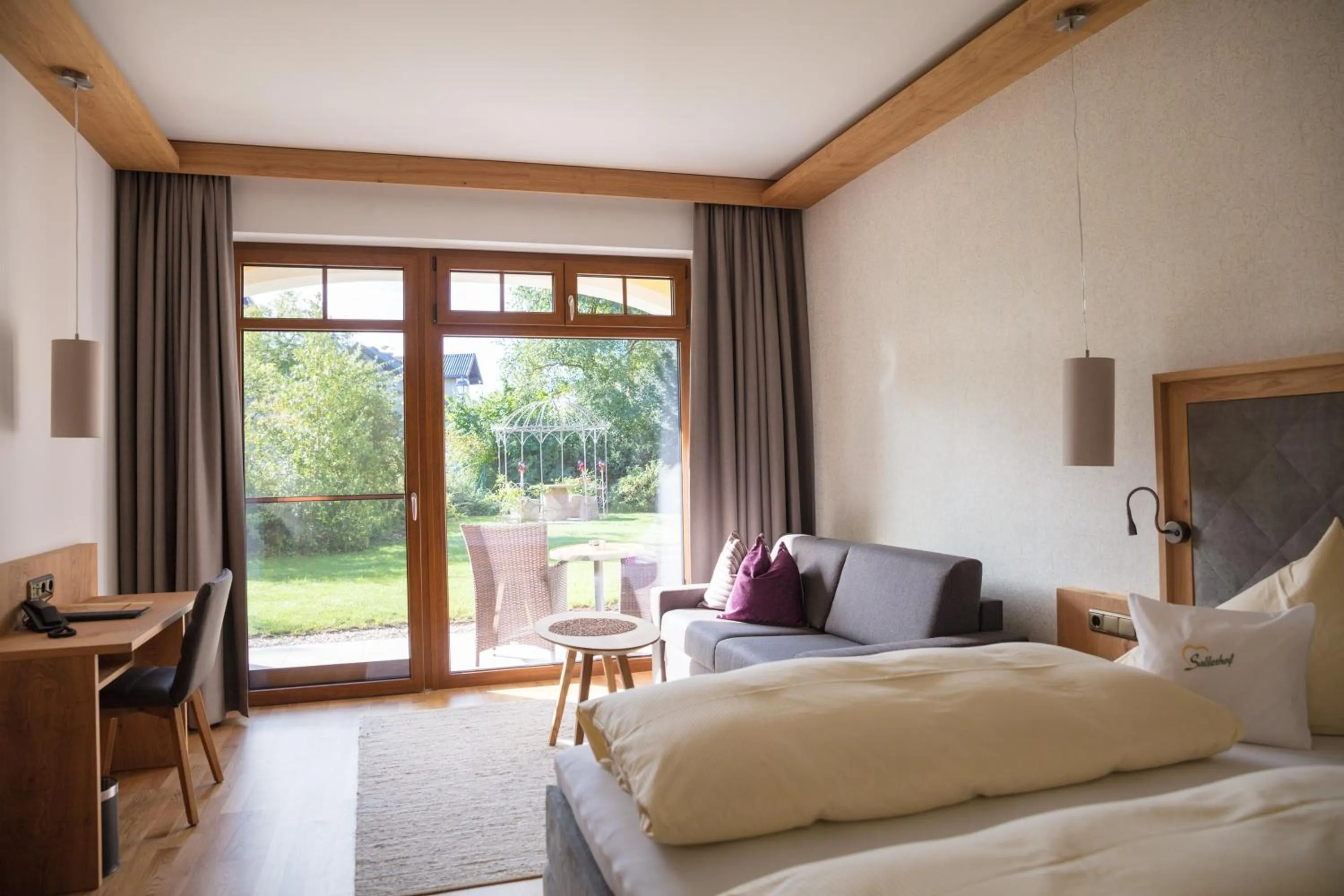 Photo of the whole room, Bed in Garten - Hotel Sallerhof