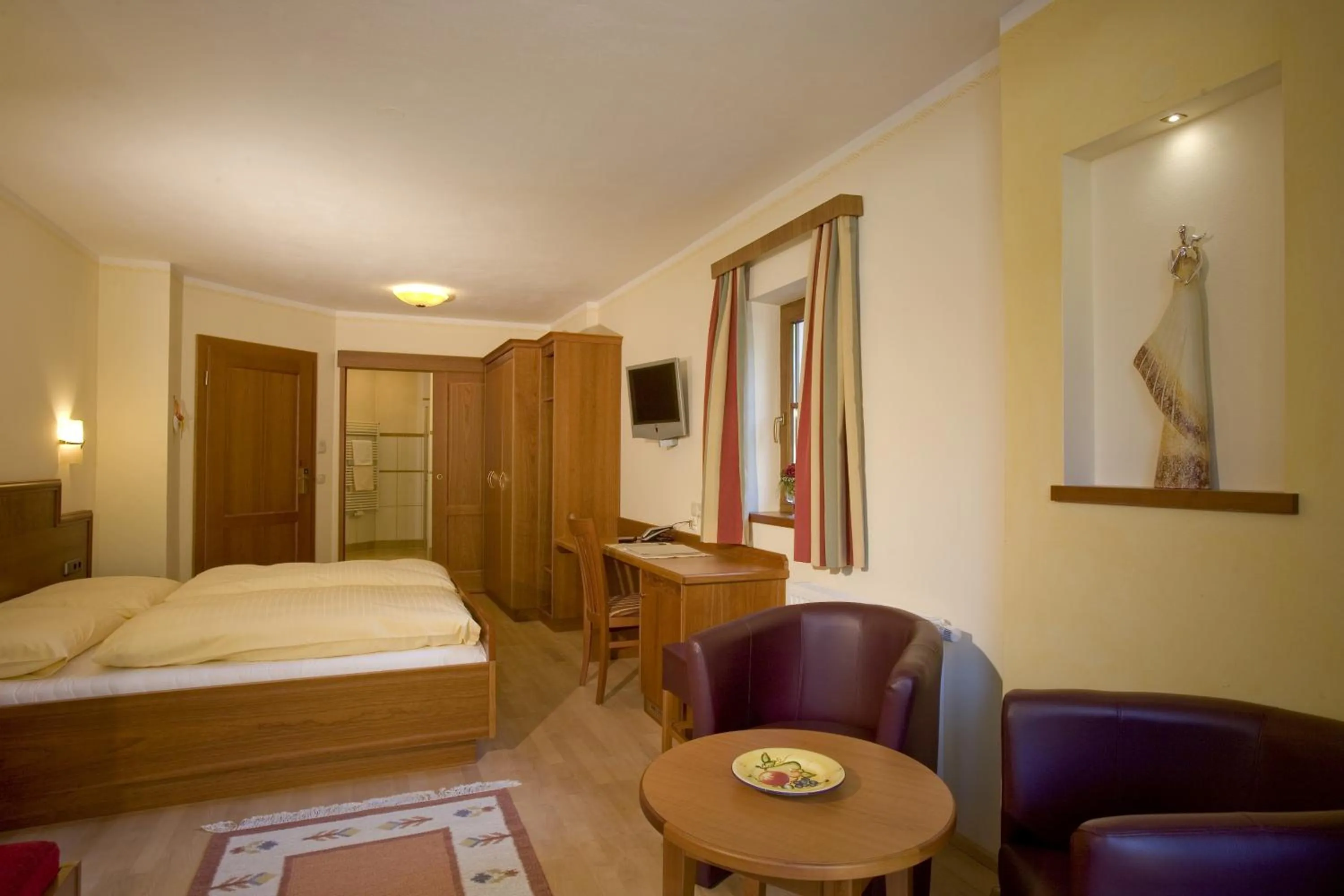 Photo of the whole room, Bed in Garten - Hotel Sallerhof