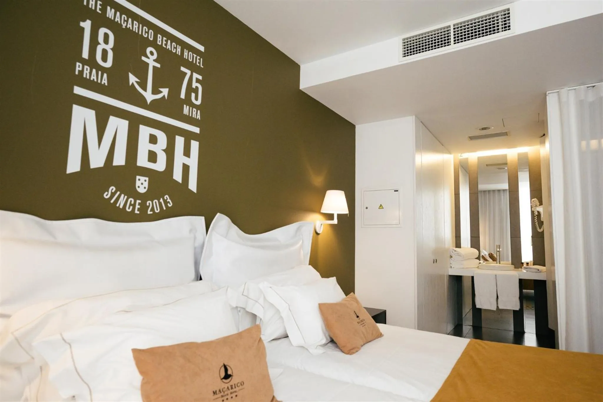 Bed in Macarico Beach Hotel