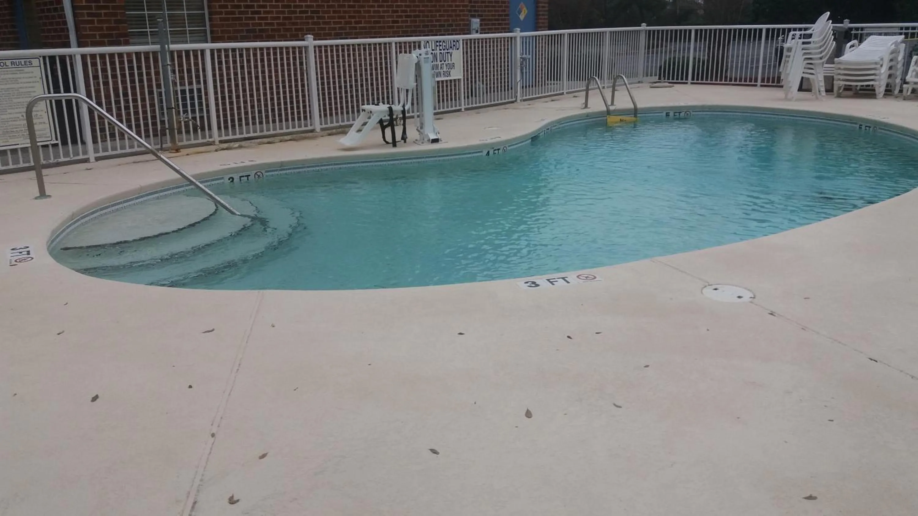 Swimming pool in Motel 6 Myrtle Beach