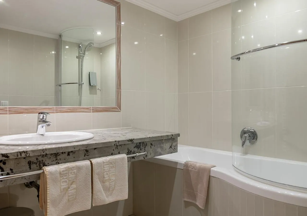 Bathroom in Hotel Alpenland