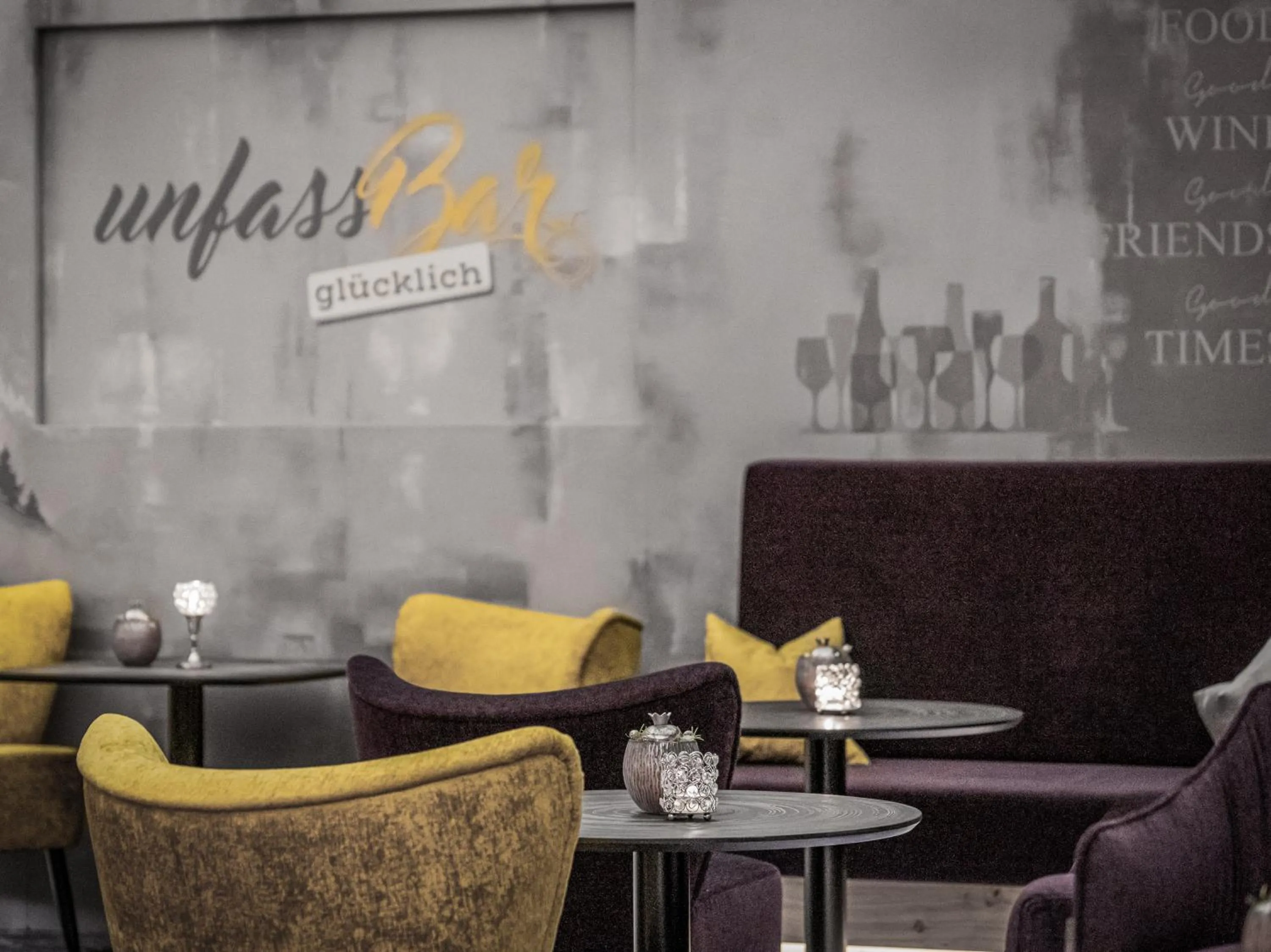 Lounge or bar in Hotel Alpenland