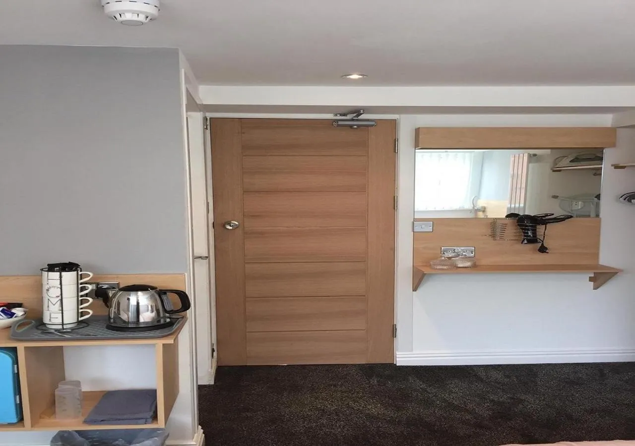 Coffee/tea facilities, Bed in The Beaucliffe Hotel