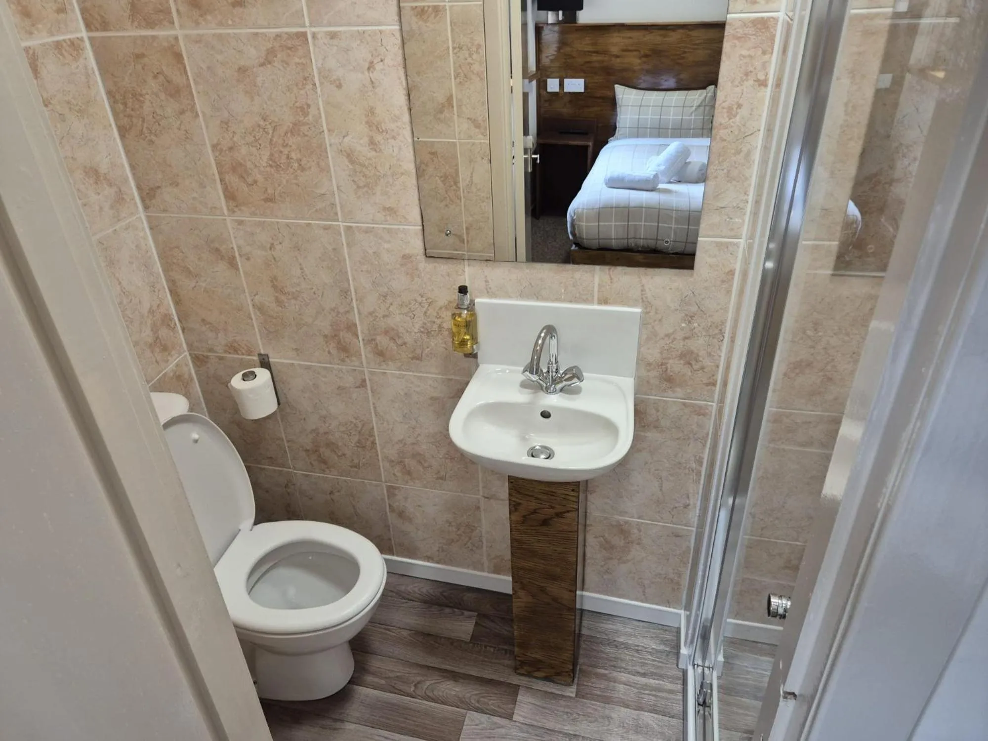 Shower in Glasgow House