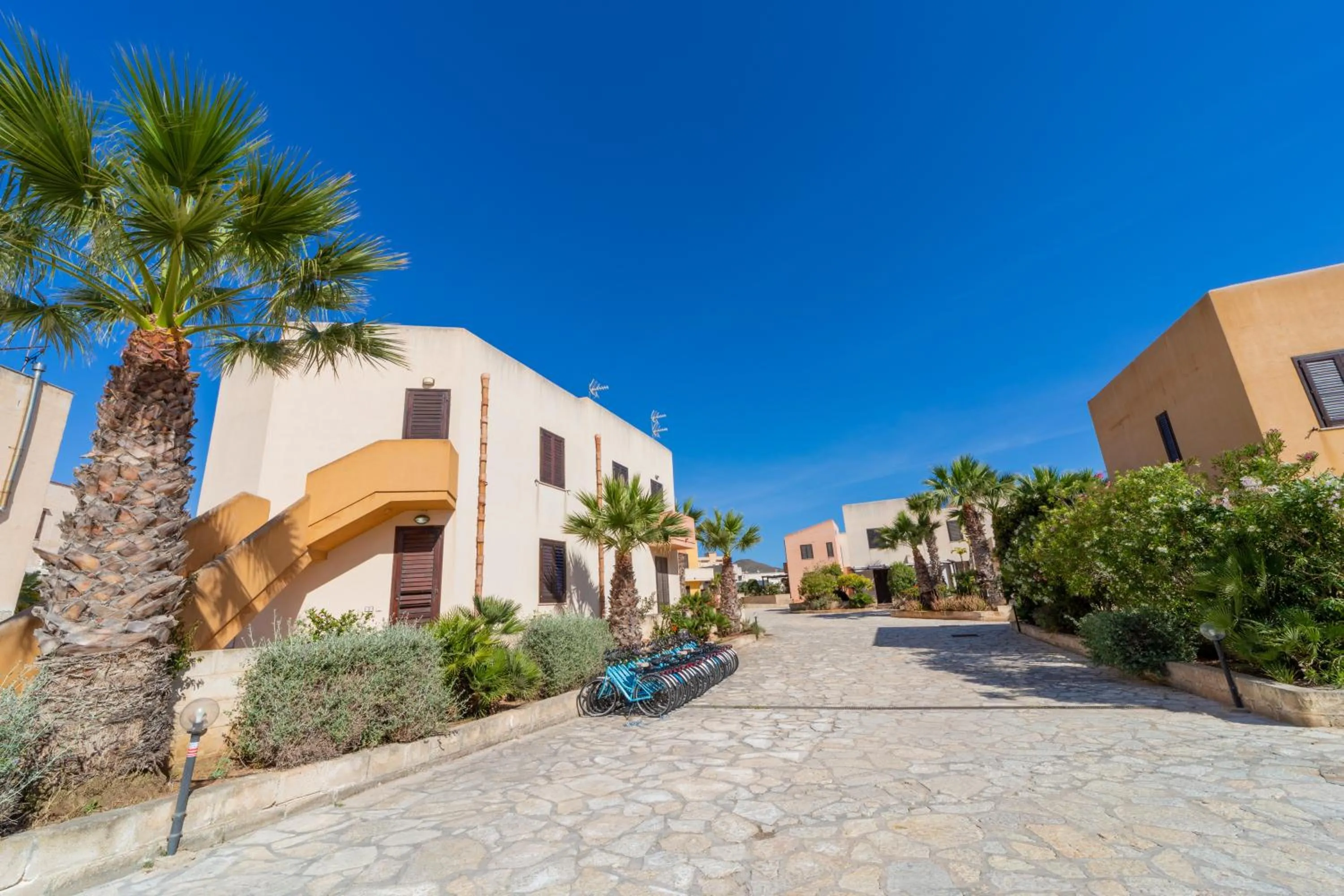 Property building in Elimi Favignana Apartments - Residence in città