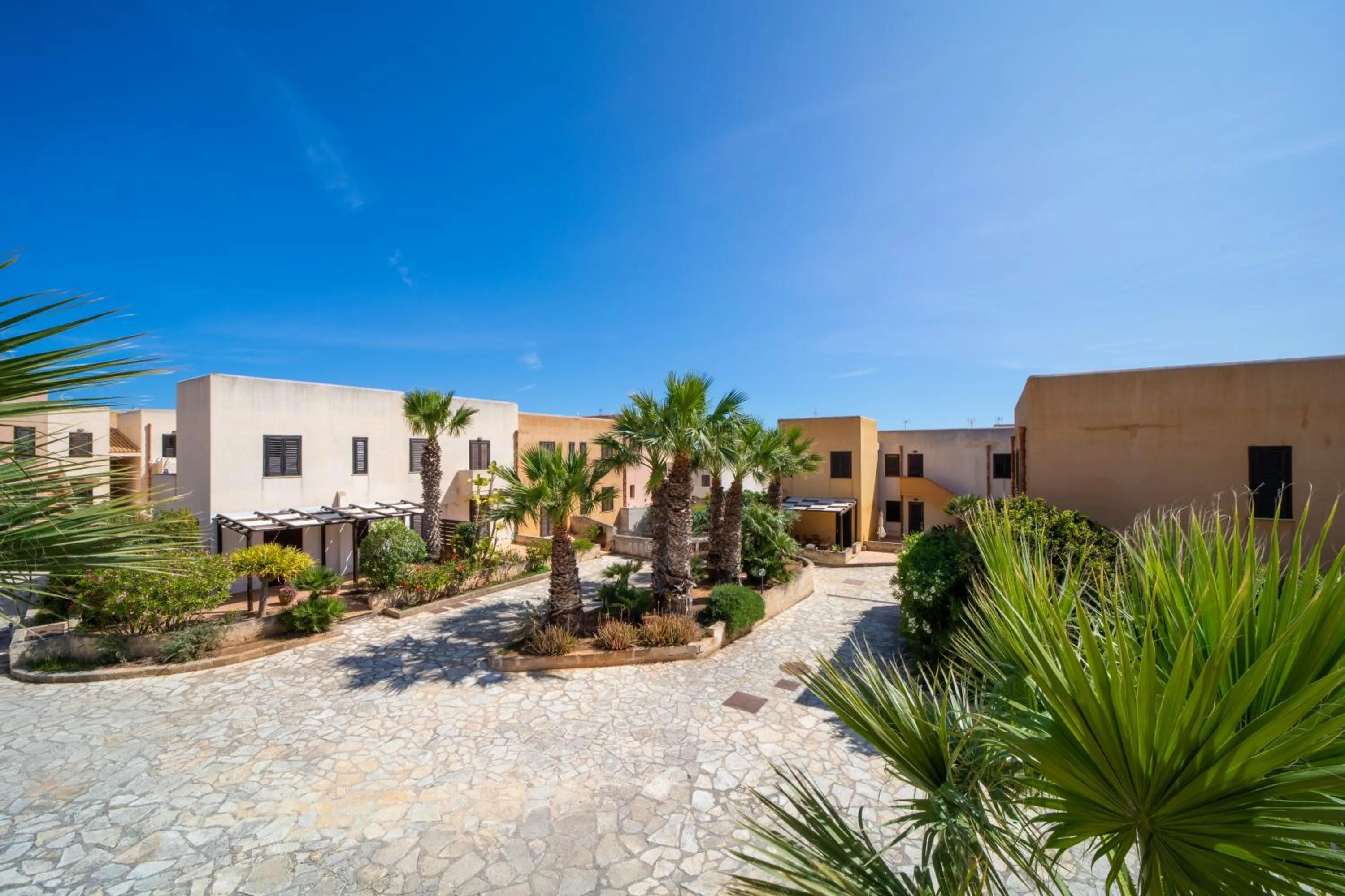 Property building in Elimi Favignana Apartments - Residence in città