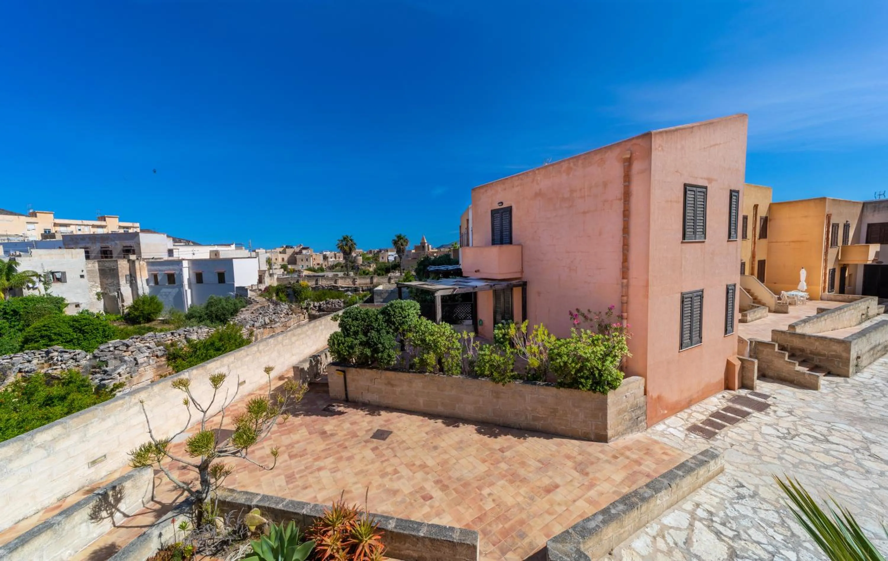 Property building in Elimi Favignana Apartments - Residence in città