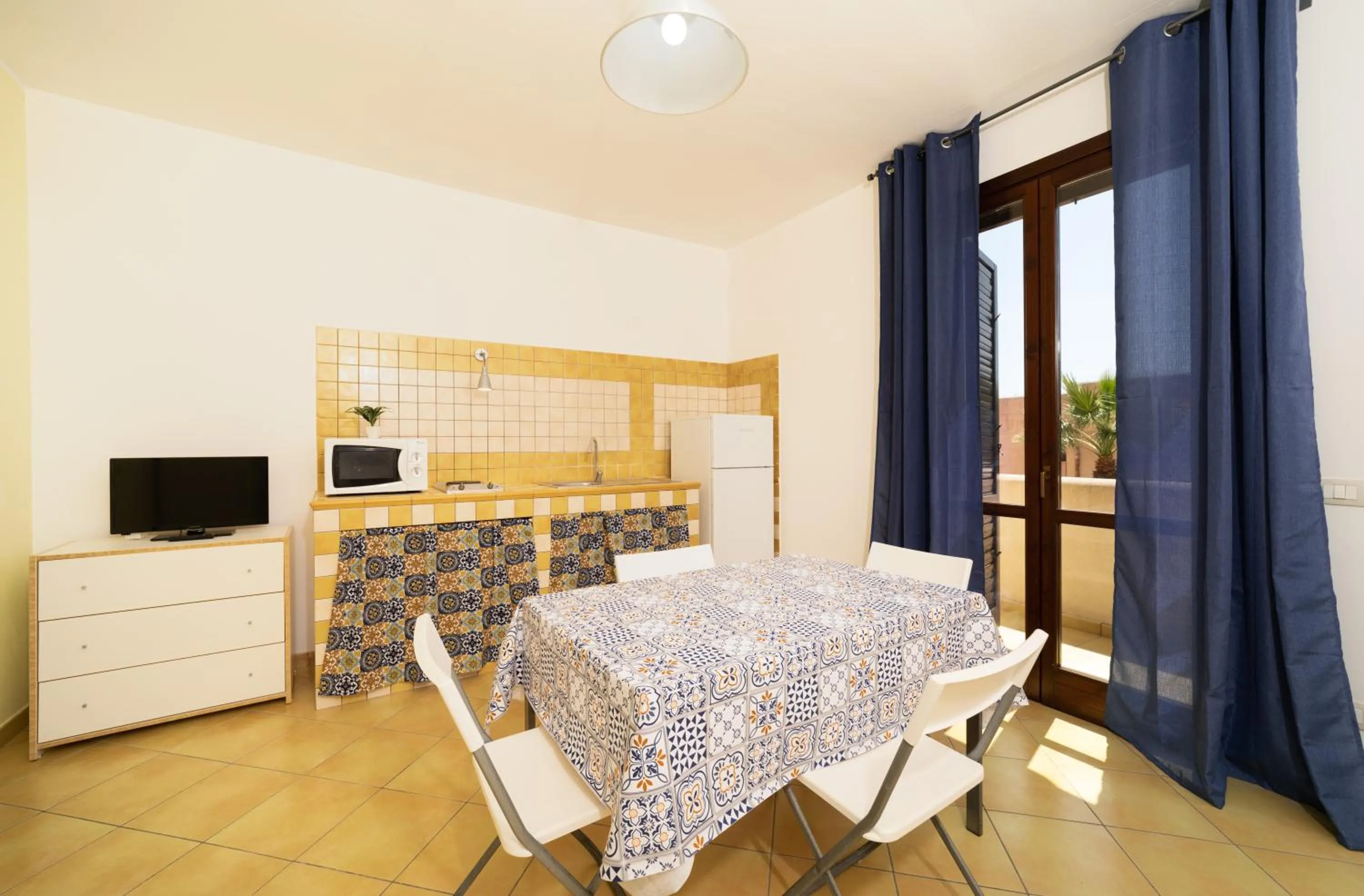 TV and multimedia in Elimi Favignana Apartments - Residence in città