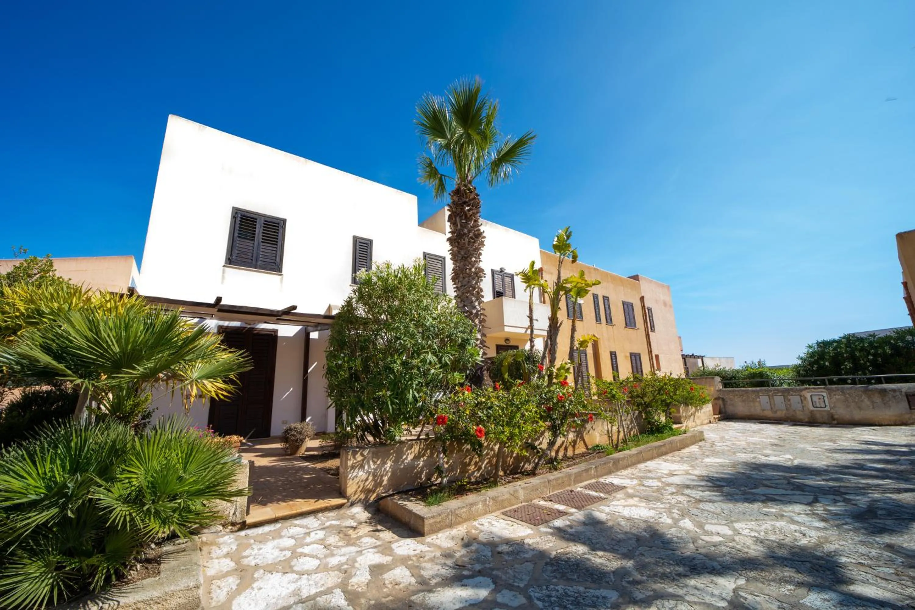 Property building in Elimi Favignana Apartments - Residence in città