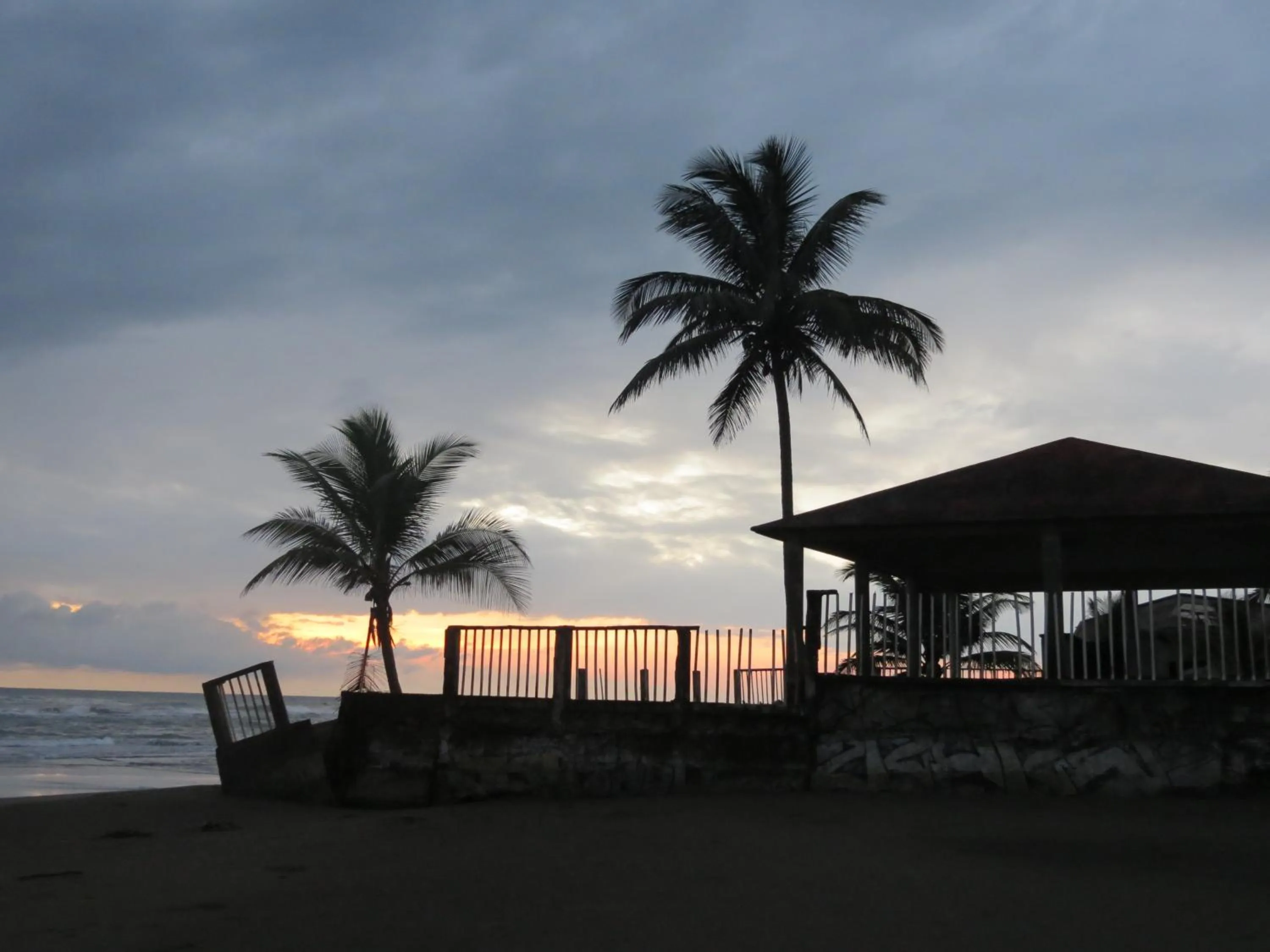 Sunset in Eco Coco Loco by Rotamundos