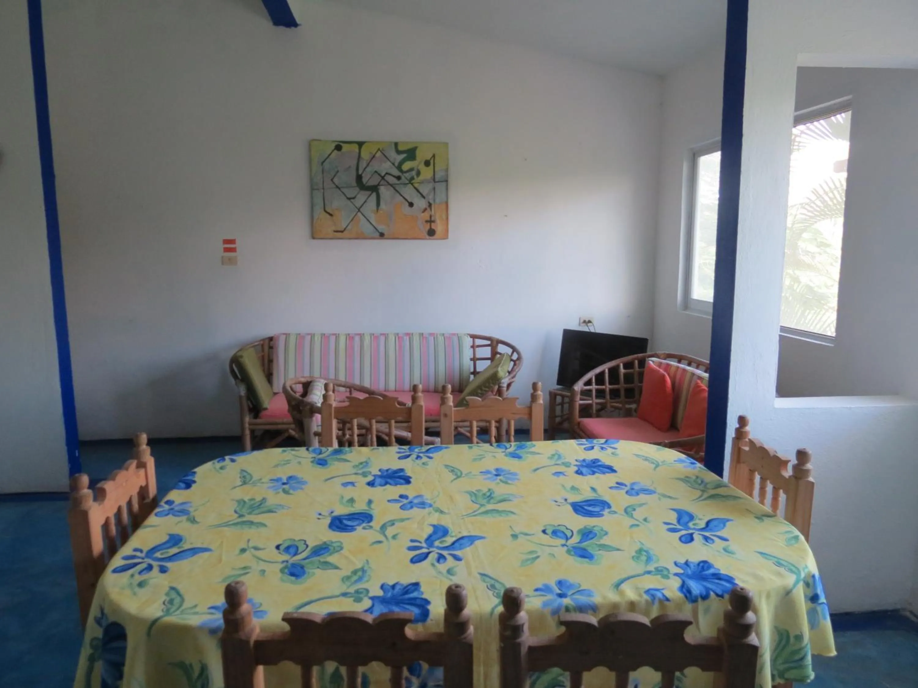 Dining area in Eco Coco Loco by Rotamundos