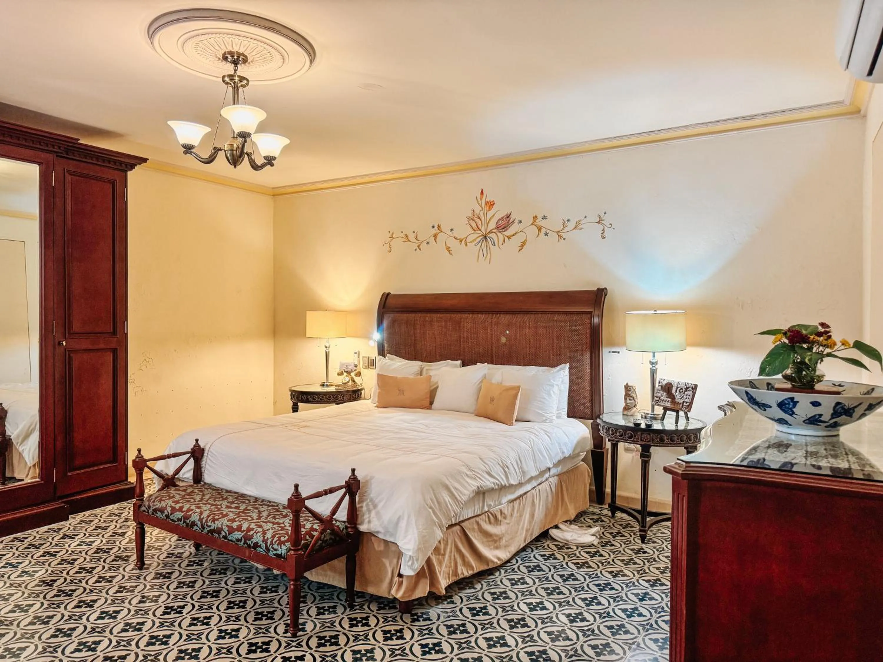 Bed in Mansión Mérida Boutique Hotel - Restaurant