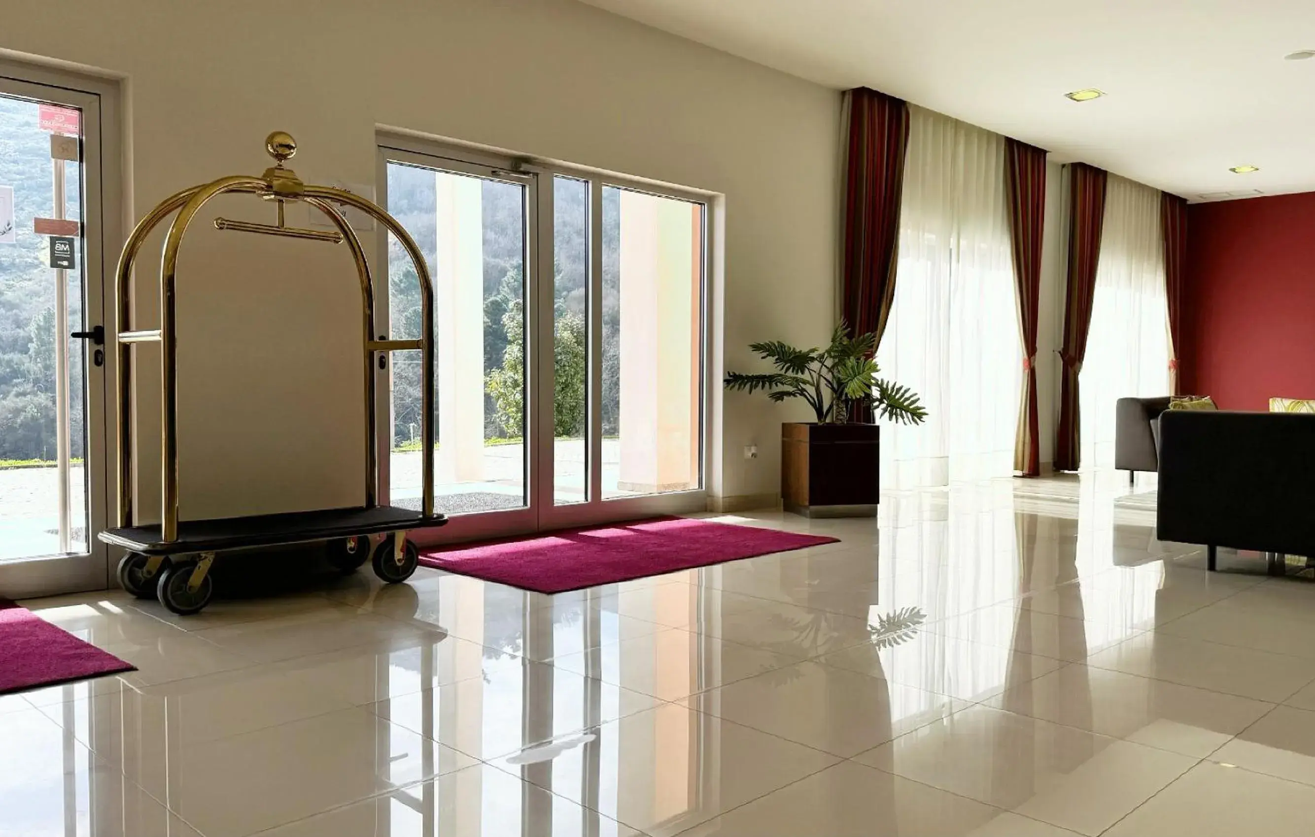 Facade/entrance in Plácido Hotel Douro - Tabuaço Facade/entrance in Plácido Hotel Douro - Tabuaço