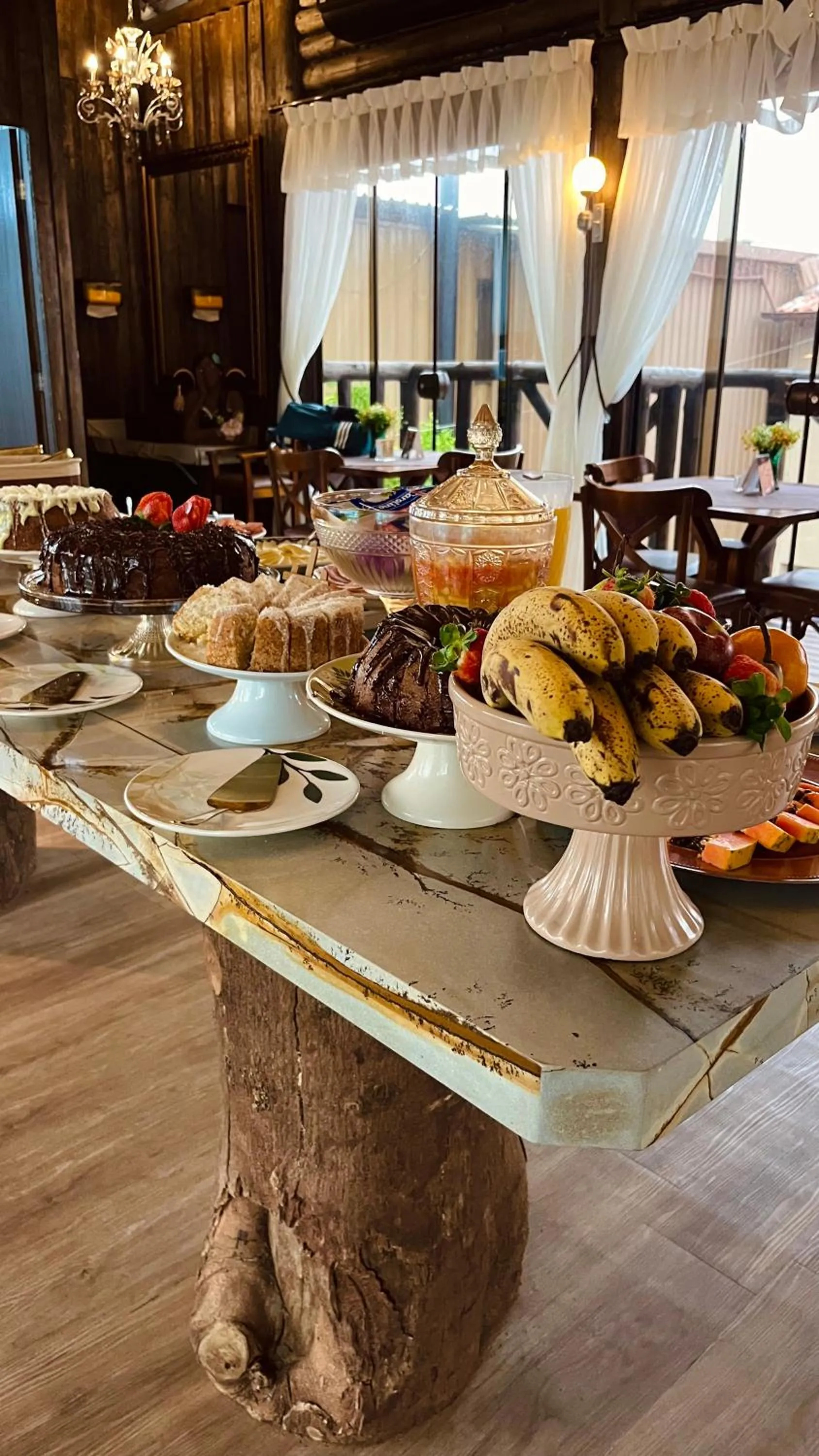 Buffet breakfast in Pousada Recanto do Aconchego