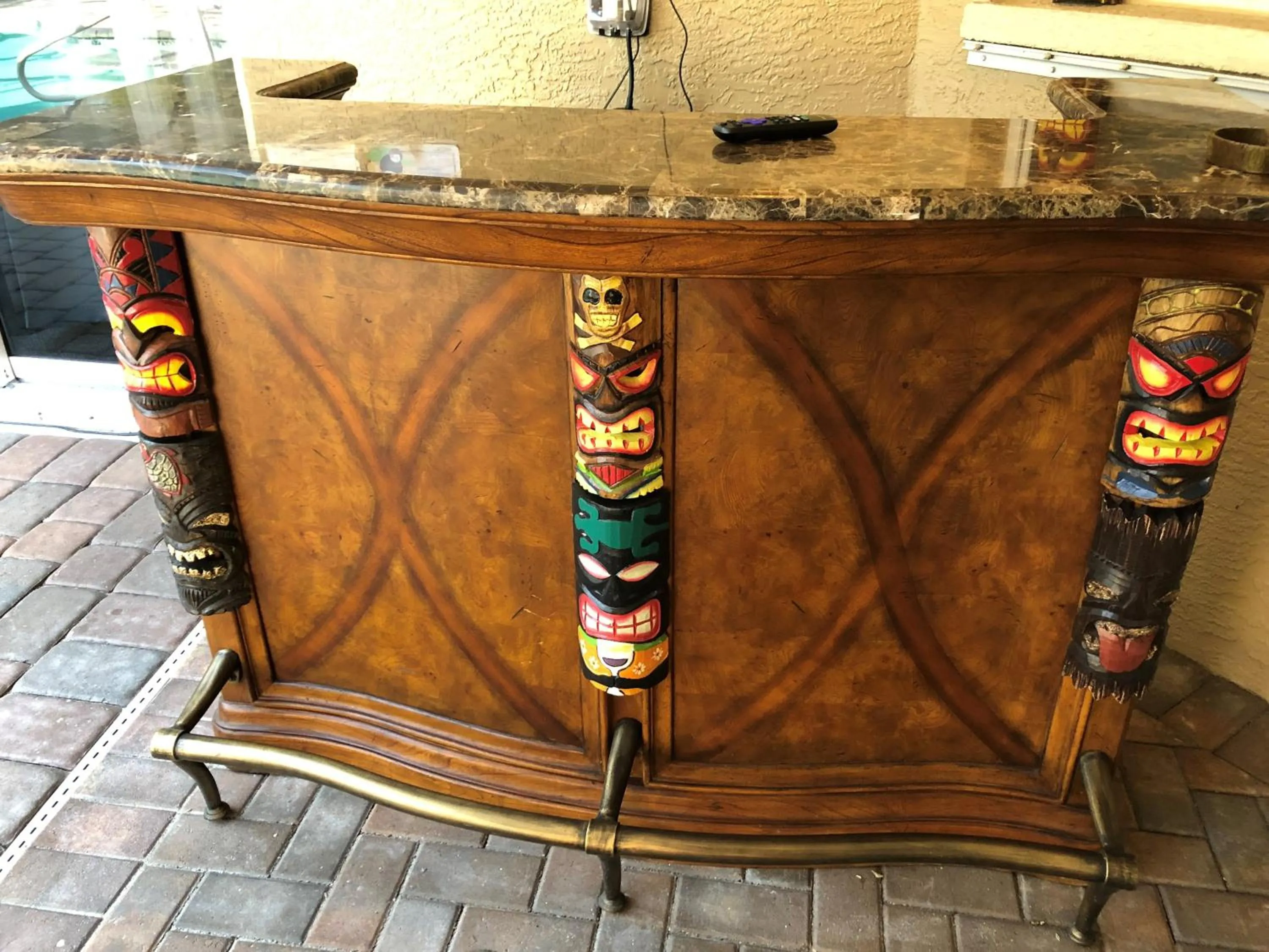 Tiki Paradise House & pool - 10 min to Beach!