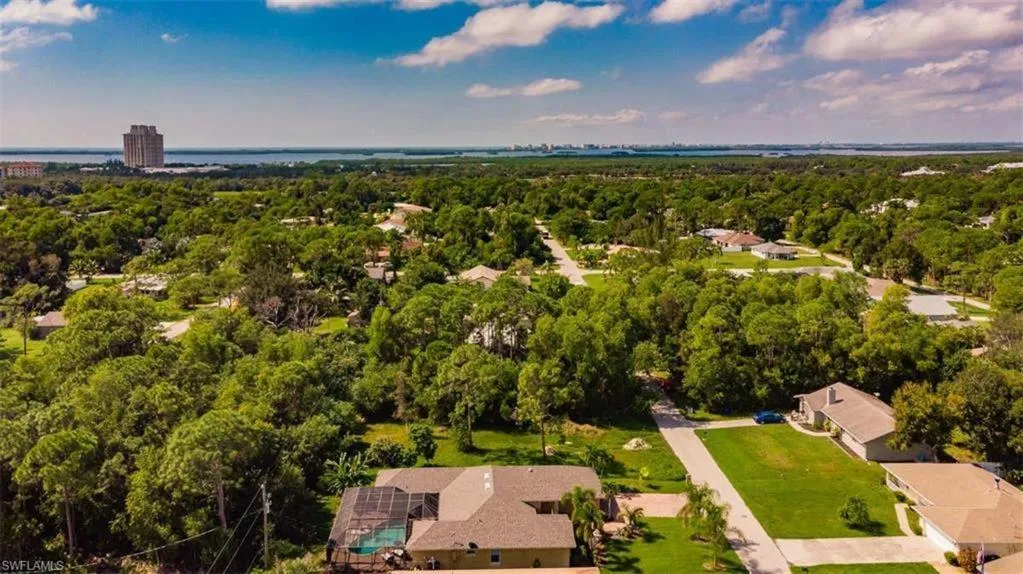 Property building in Tiki Paradise House & pool - 10 min to Beach!