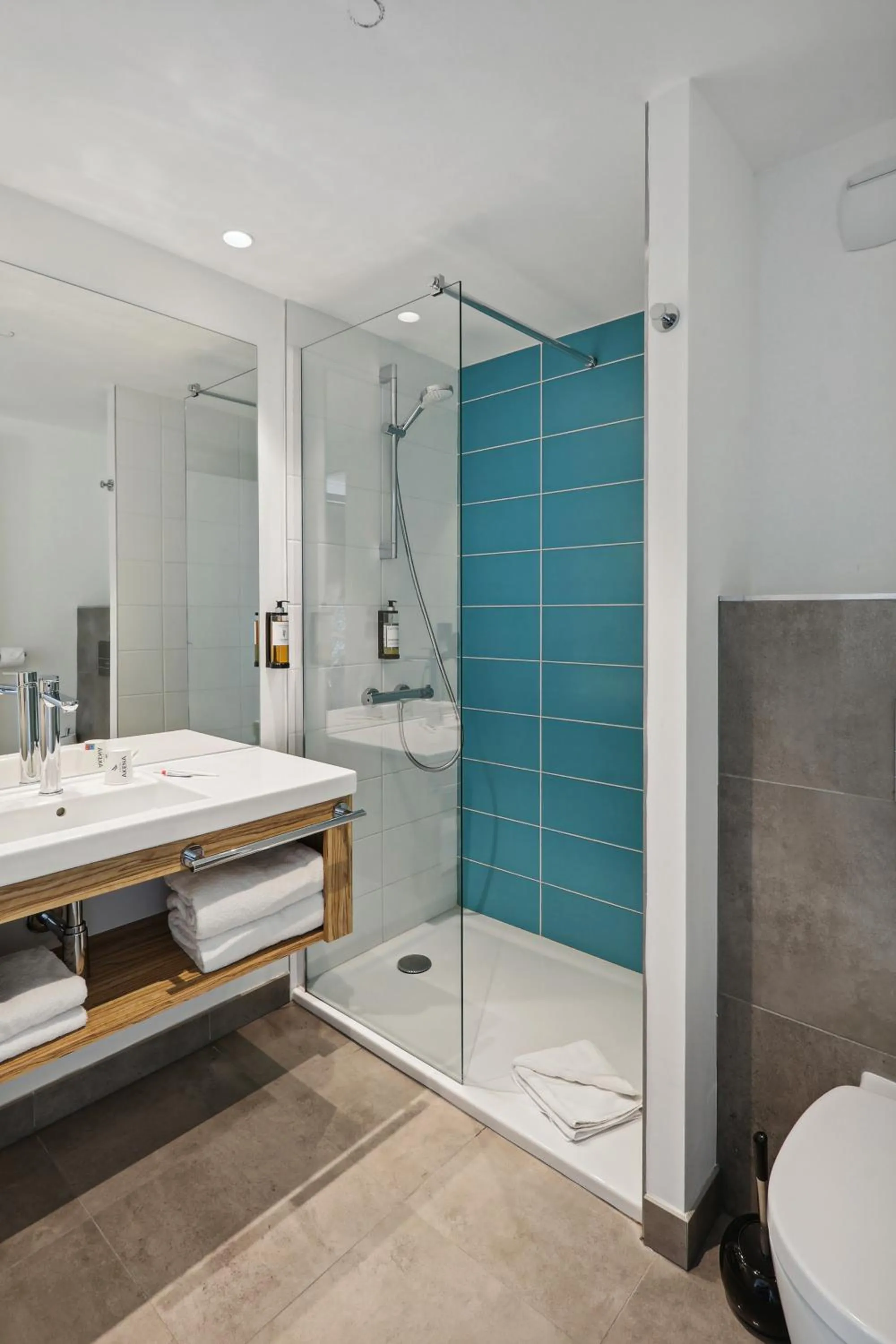 Bathroom in Akena Nantes Rezé Aéroport