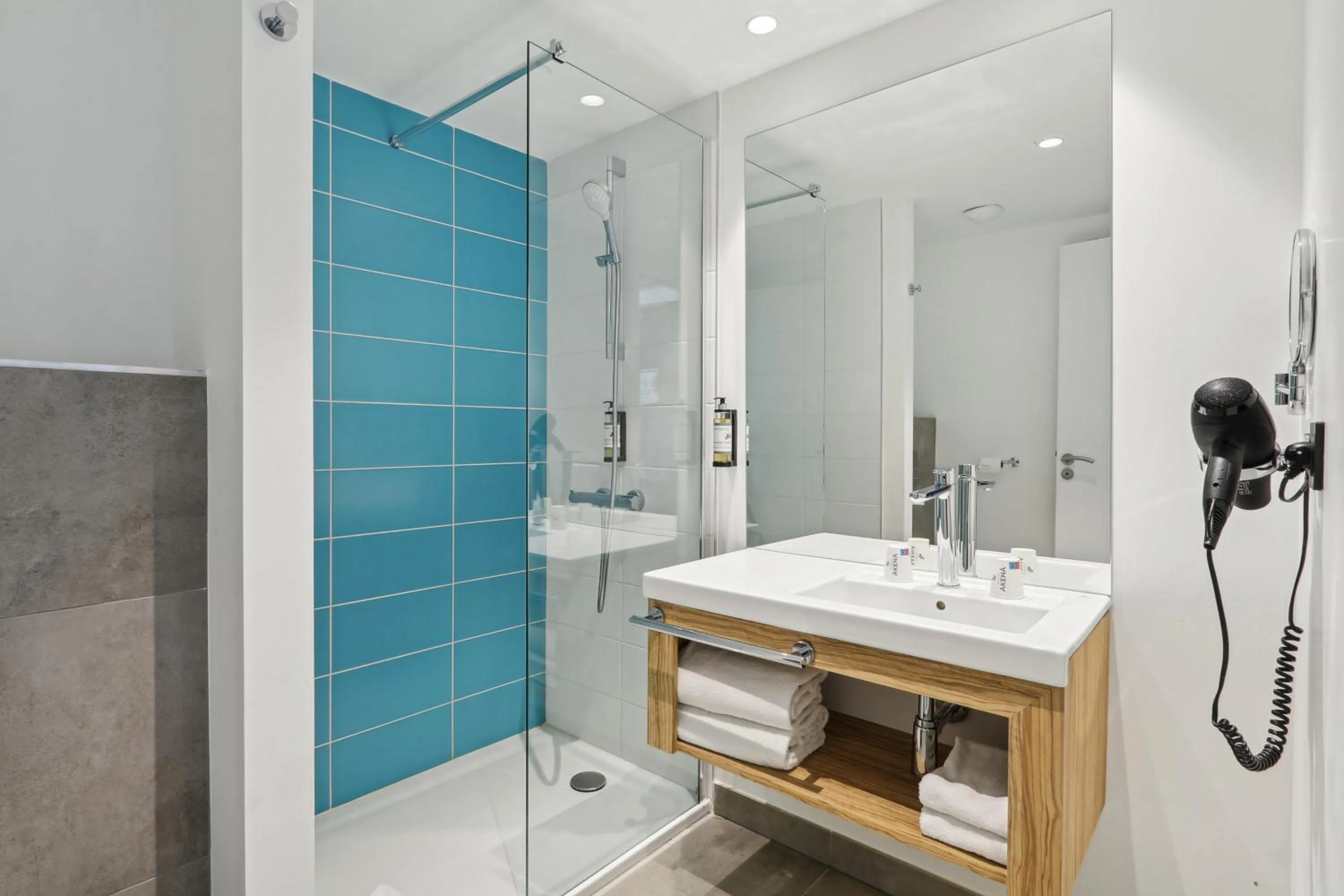 Shower in Akena Nantes Rezé Aéroport