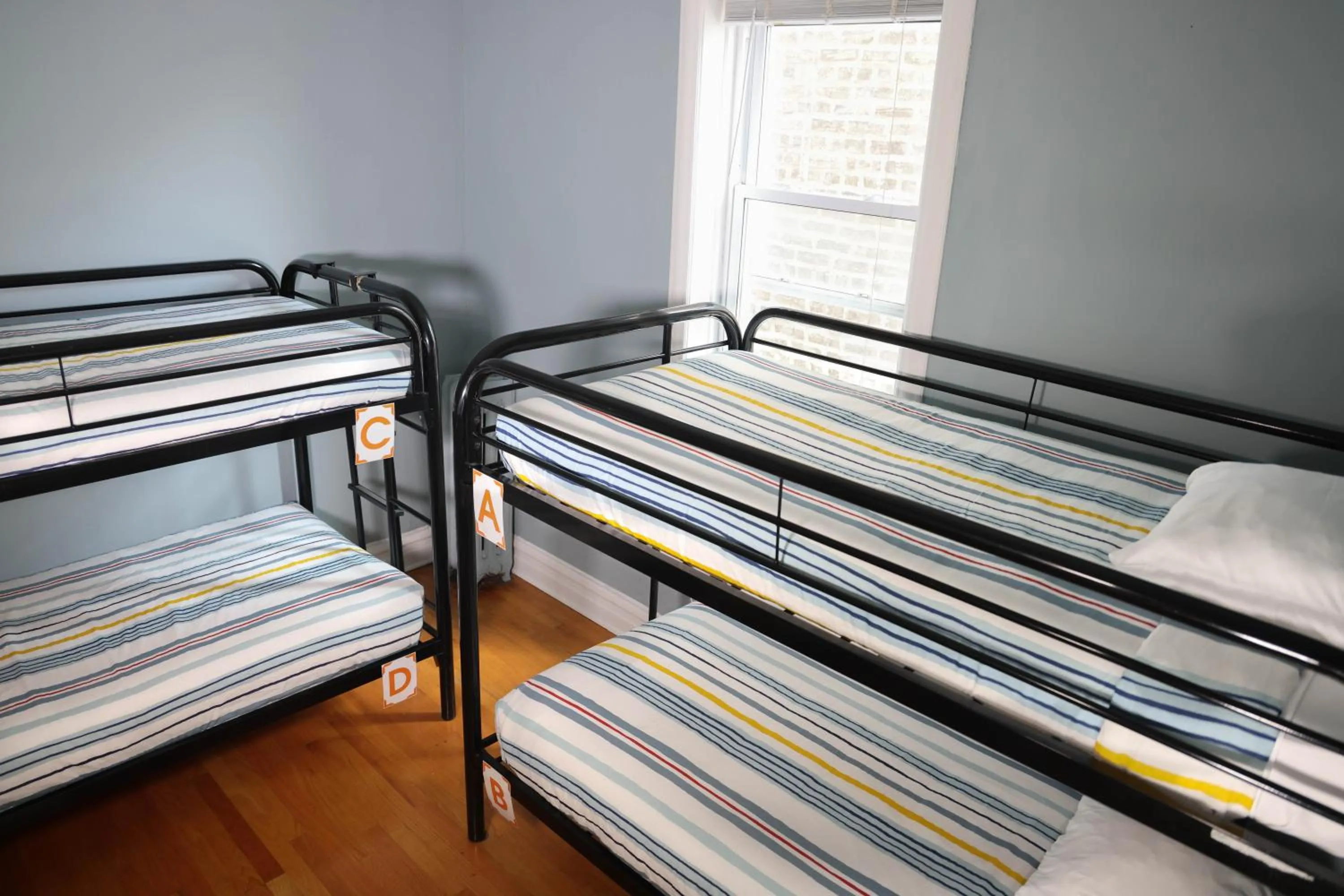 Bedroom, Bed in Wrigley Hostel - Chicago