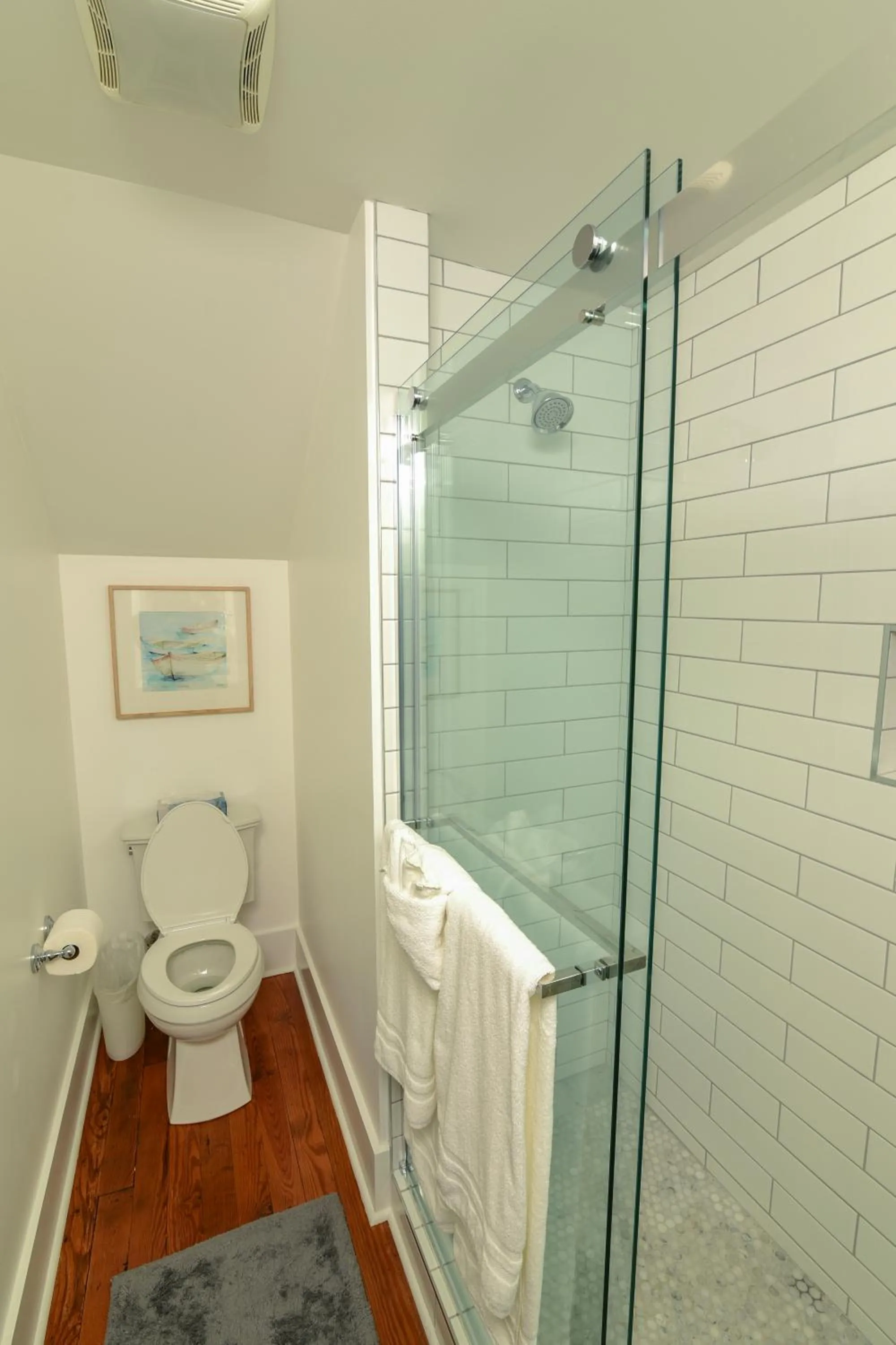 Shower in 607 Bay Inn Downtown Beaufort