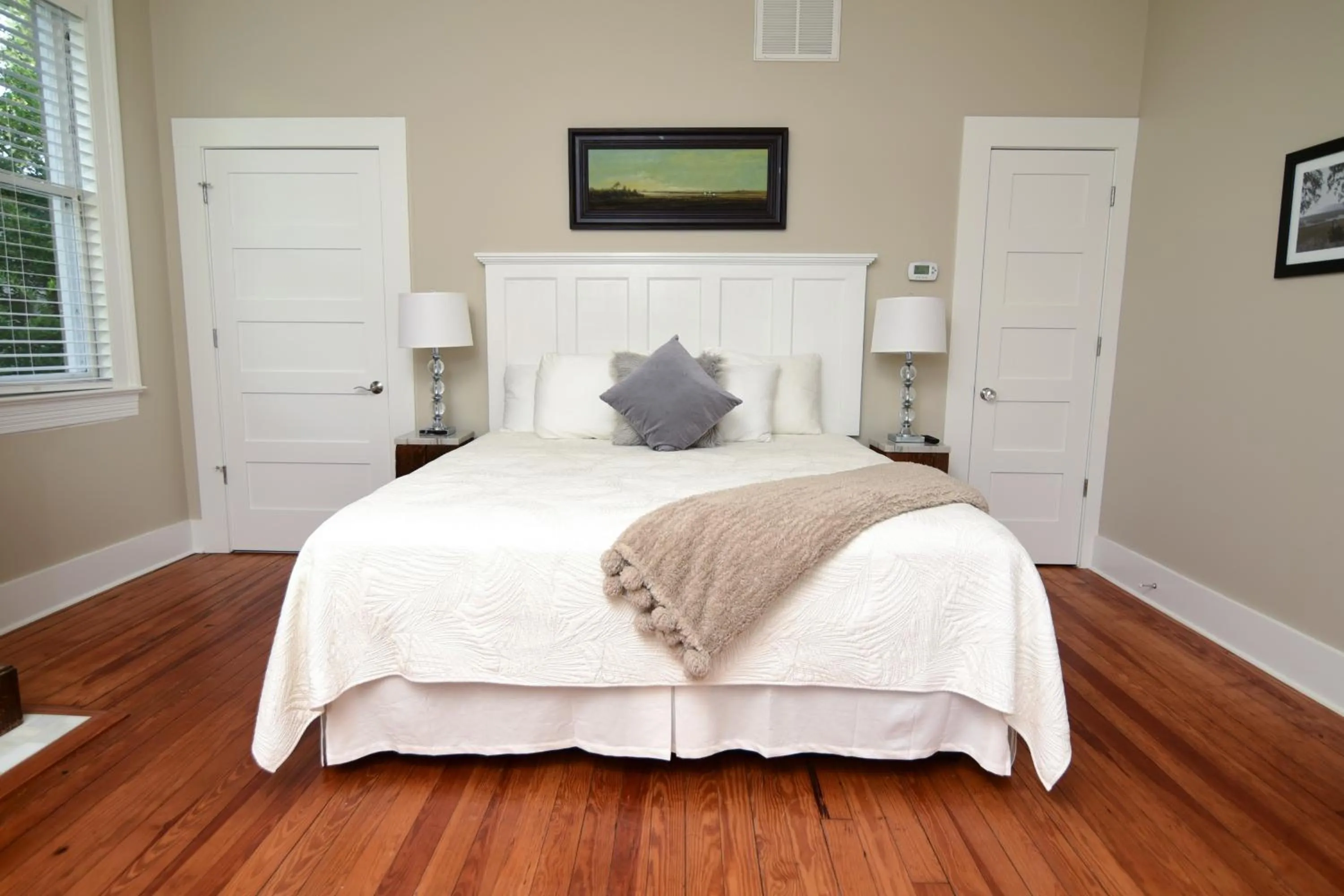 Bed in 607 Bay Inn Downtown Beaufort