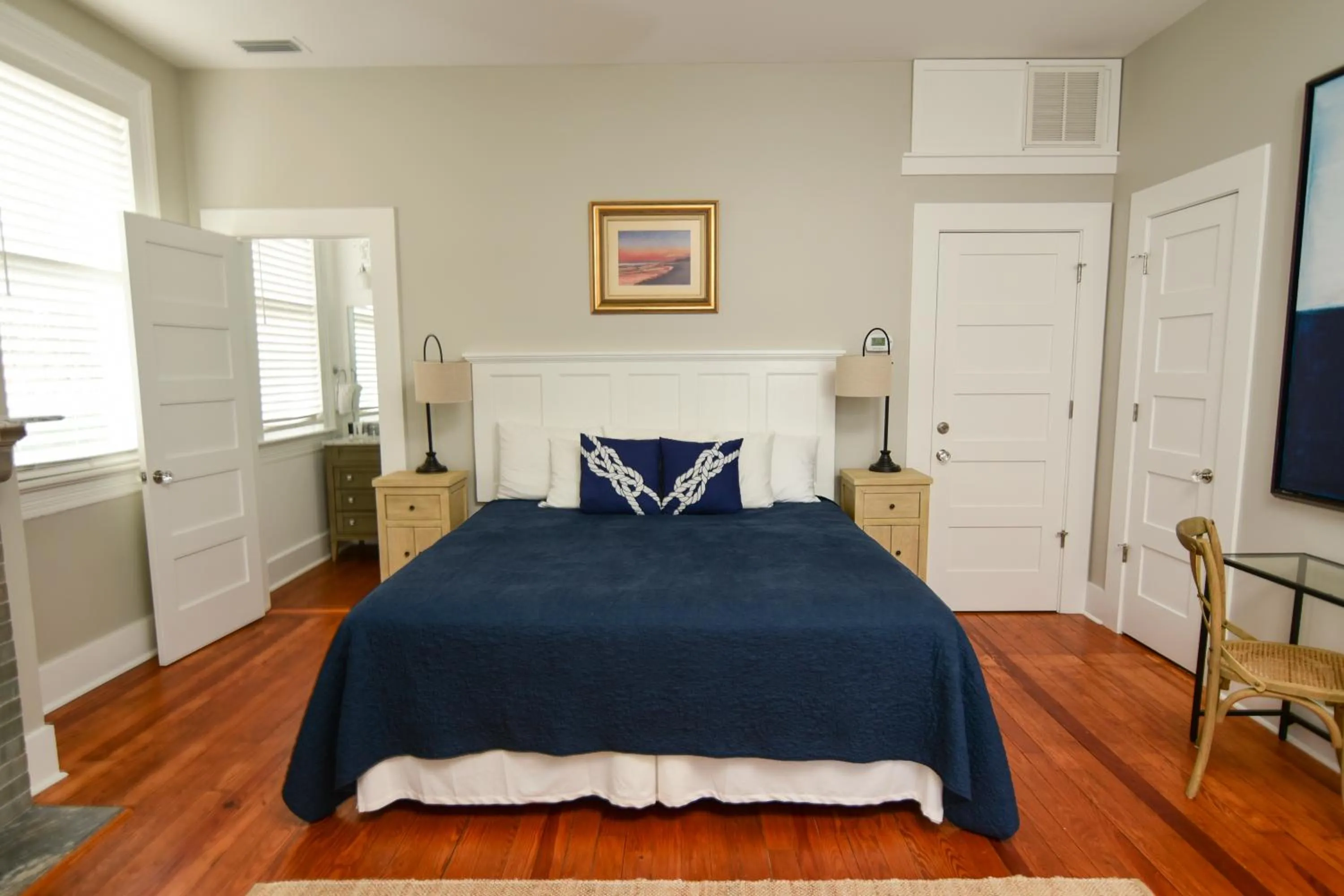 Bed in 607 Bay Inn Downtown Beaufort