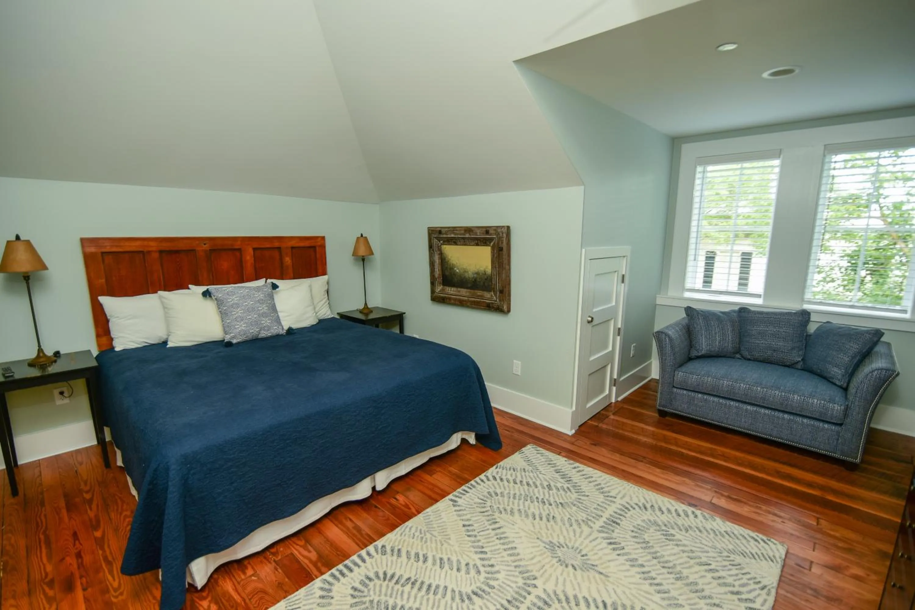 Bed in 607 Bay Inn Downtown Beaufort