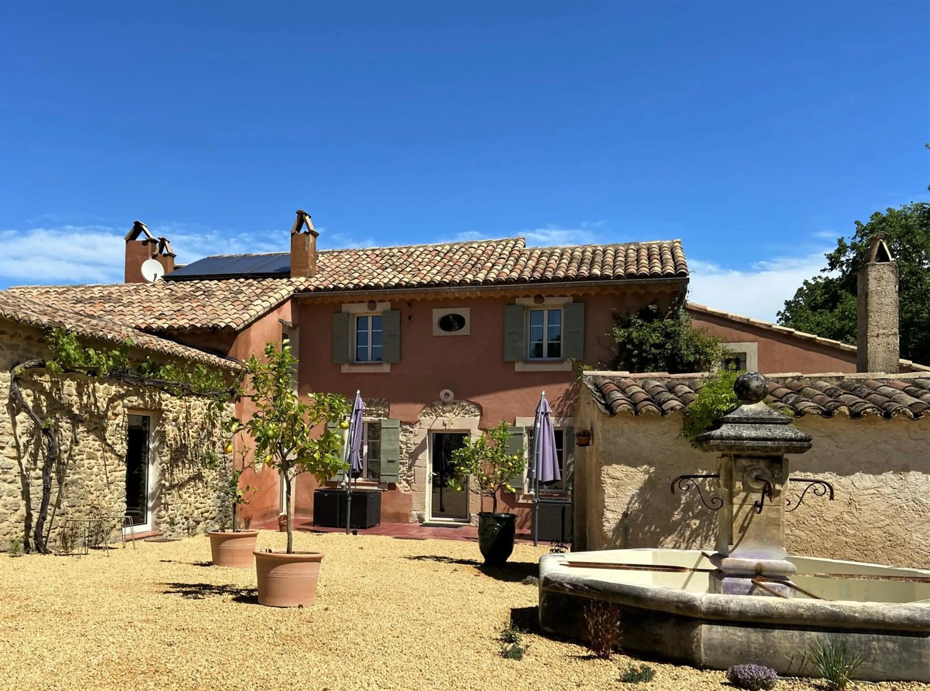 Property building in Le Mas Carré Séguret