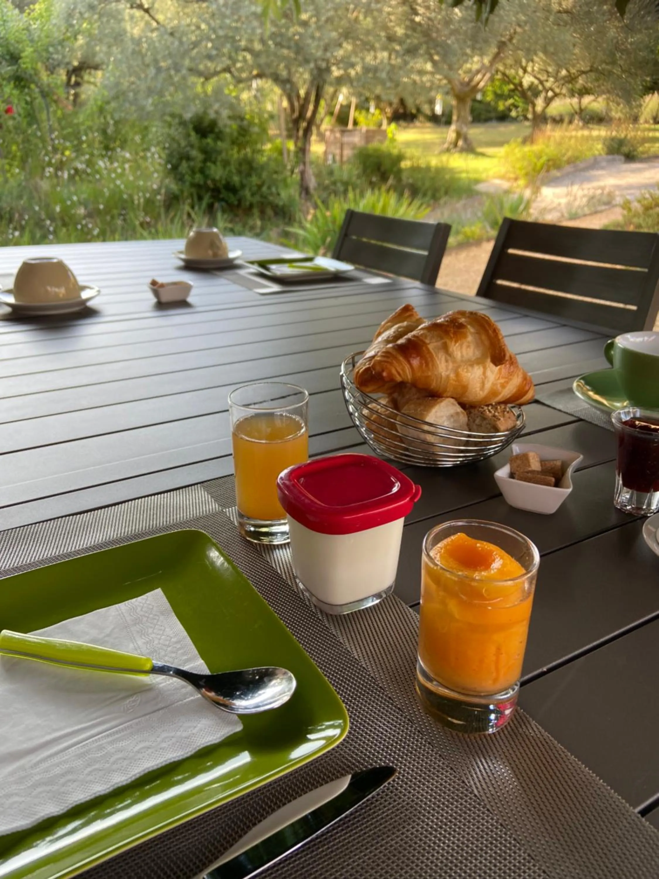 Continental breakfast in Le Mas Carré Séguret