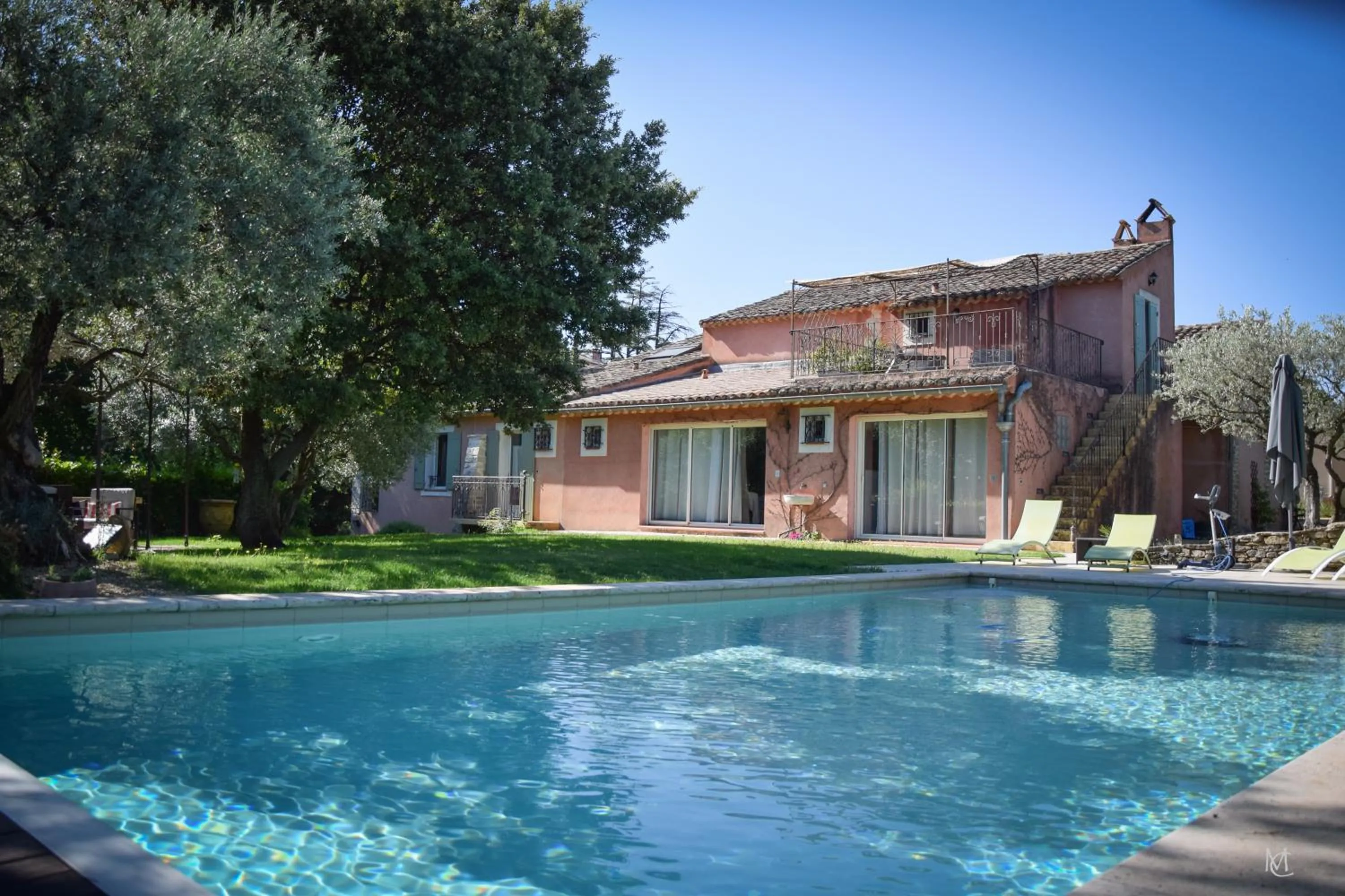 Swimming pool in Le Mas Carré Séguret