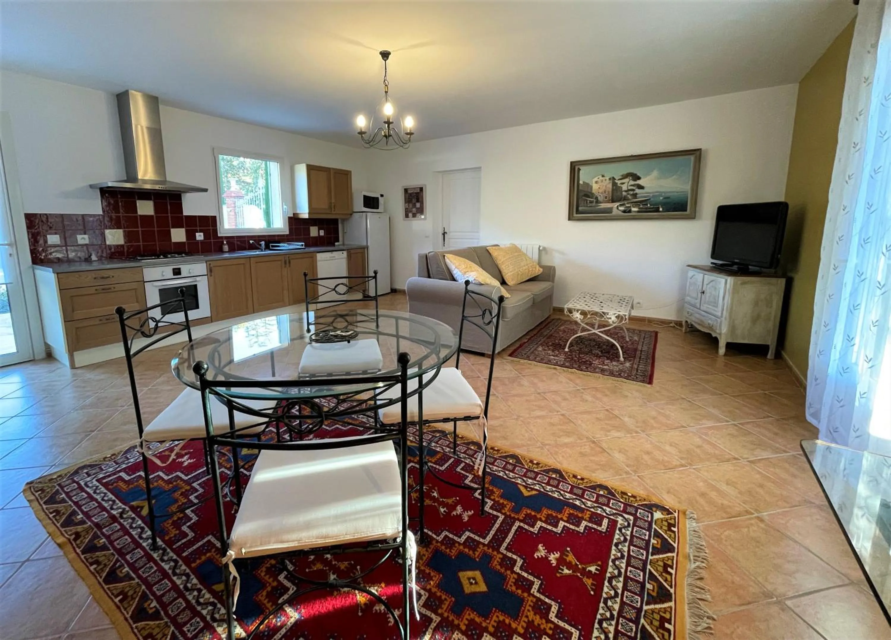 Dining area in Le Mas Carré Séguret