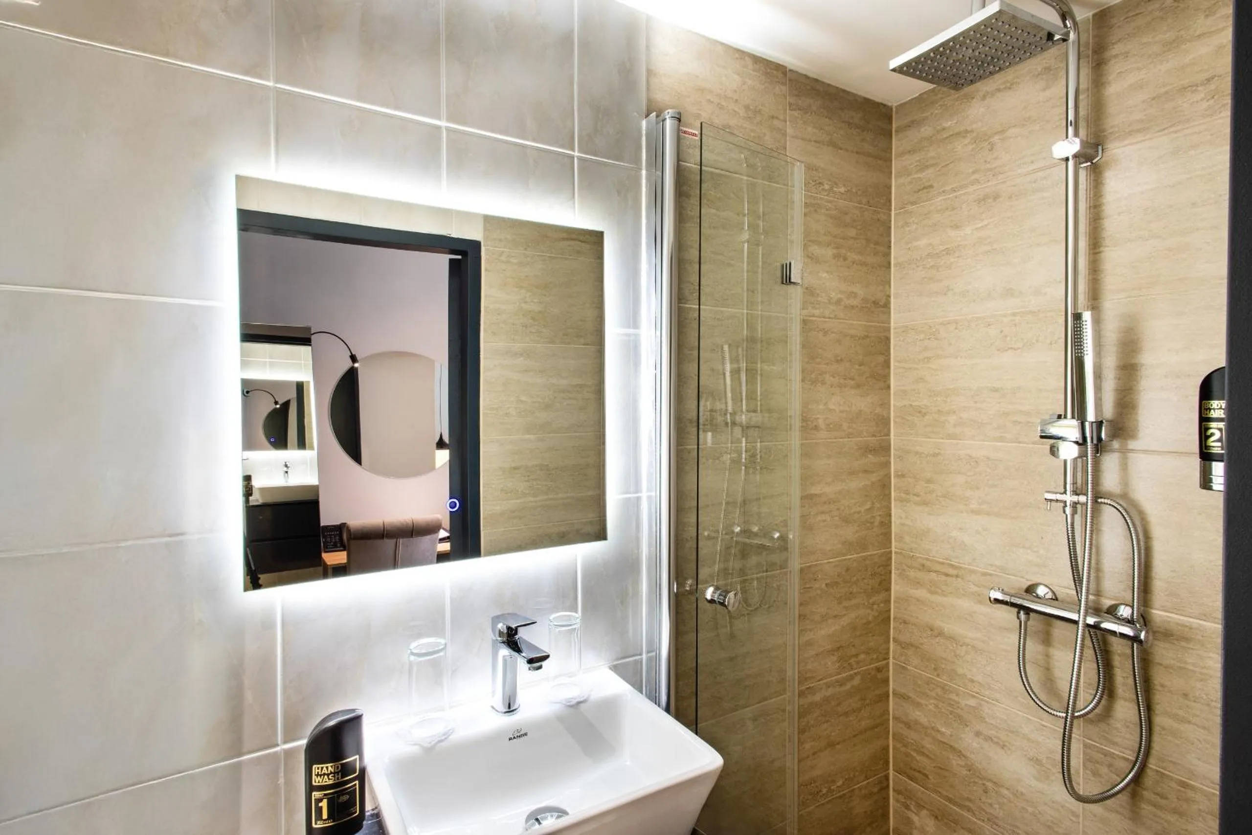 Shower in Hotel Resonanz Vienna