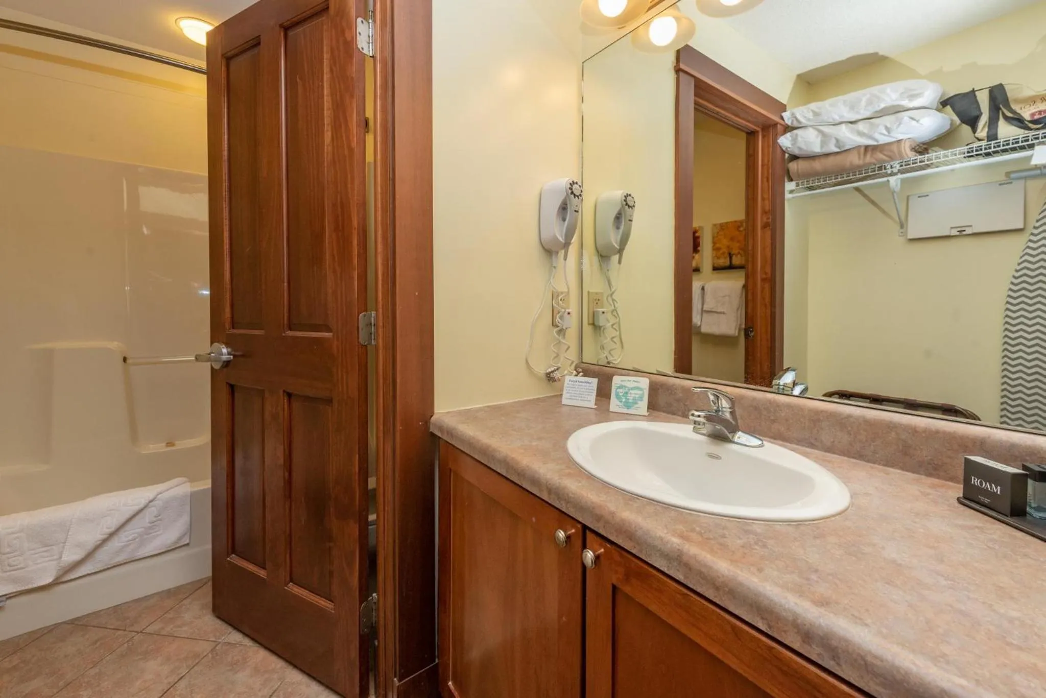 A119 Studio Lake View