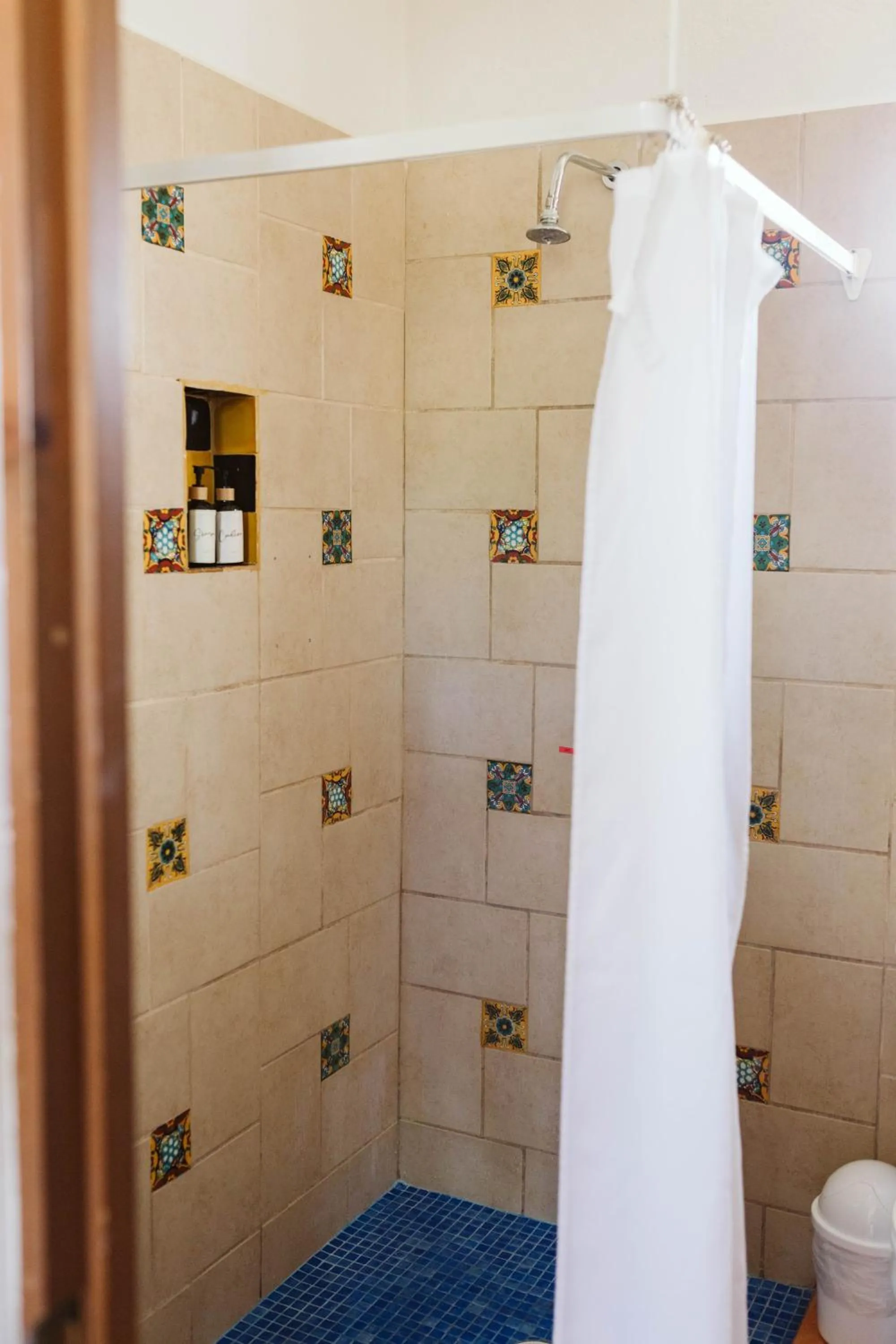 Shower in Olas de Cerritos