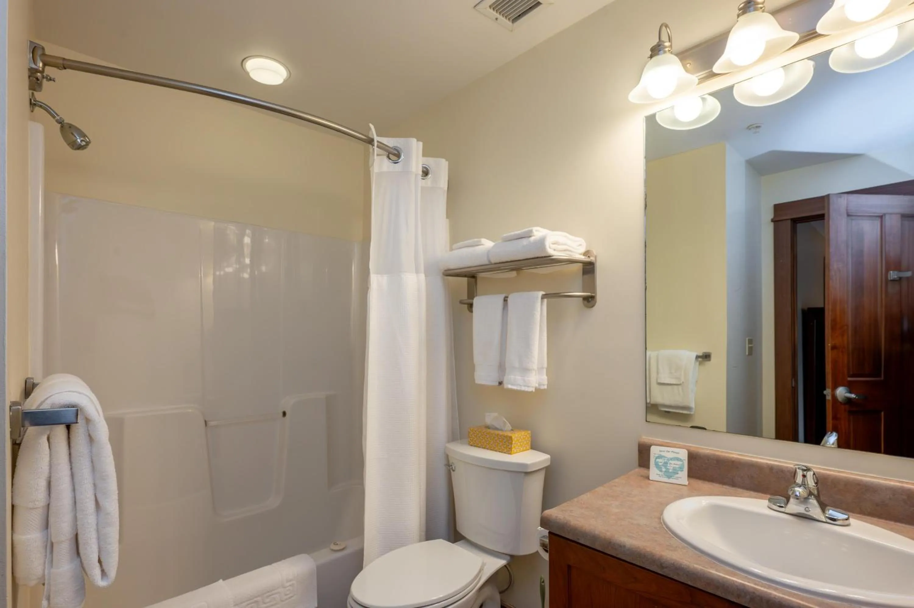 A125 Studio Lake View