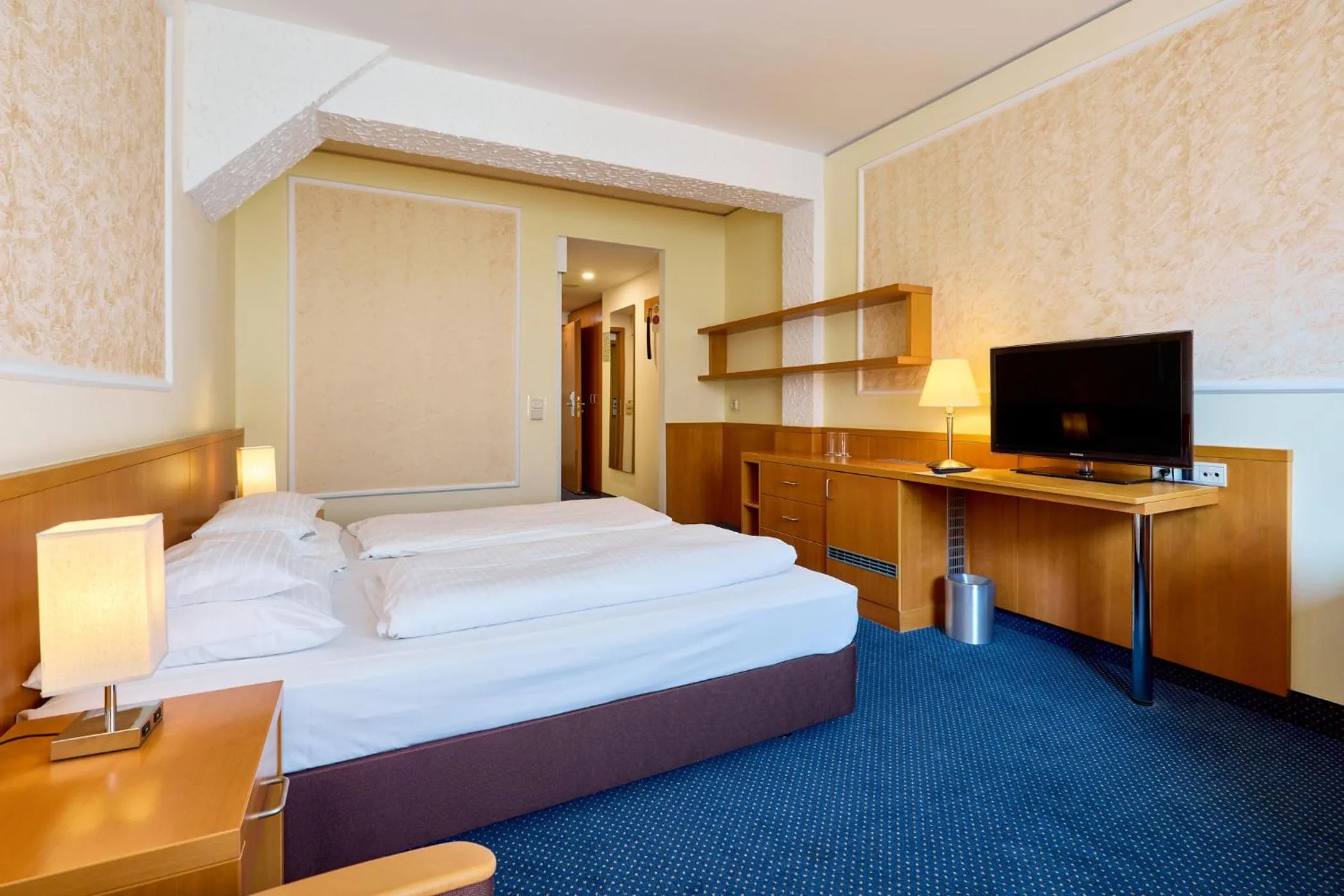 TV and multimedia, Bed in Hotel Strudlhof Vienna