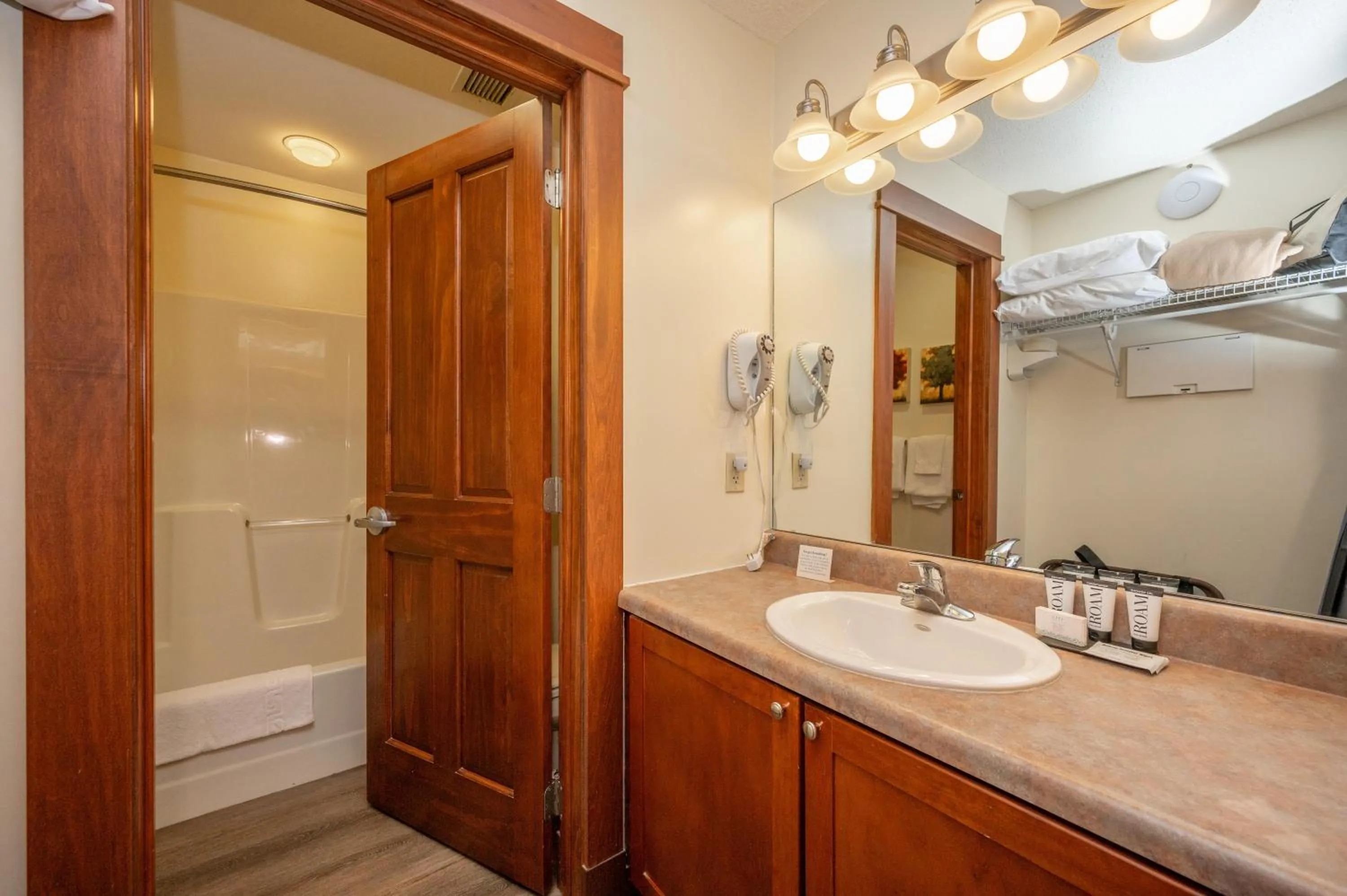 A209 Studio Lake View