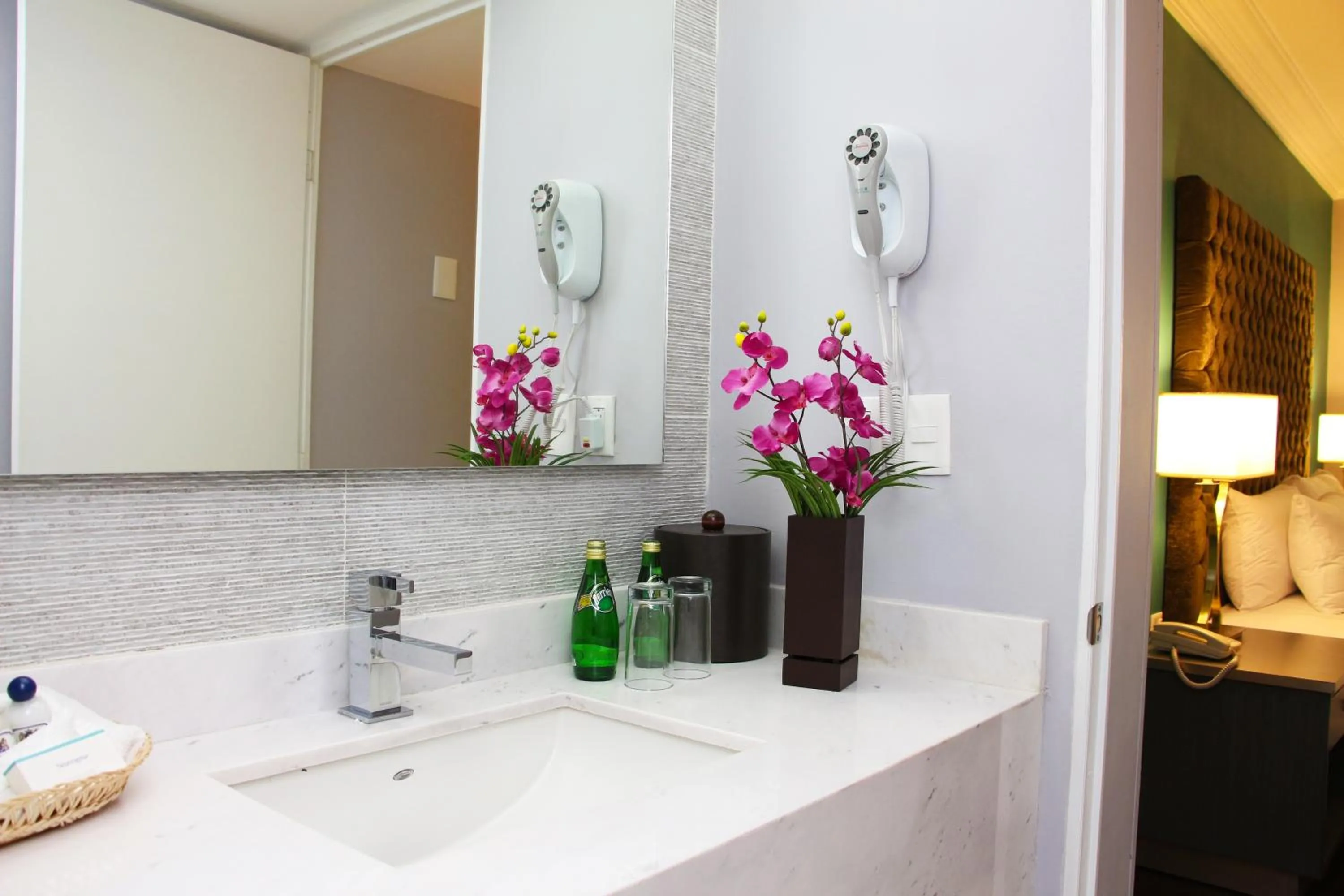 Bathroom in Plaza de Oro