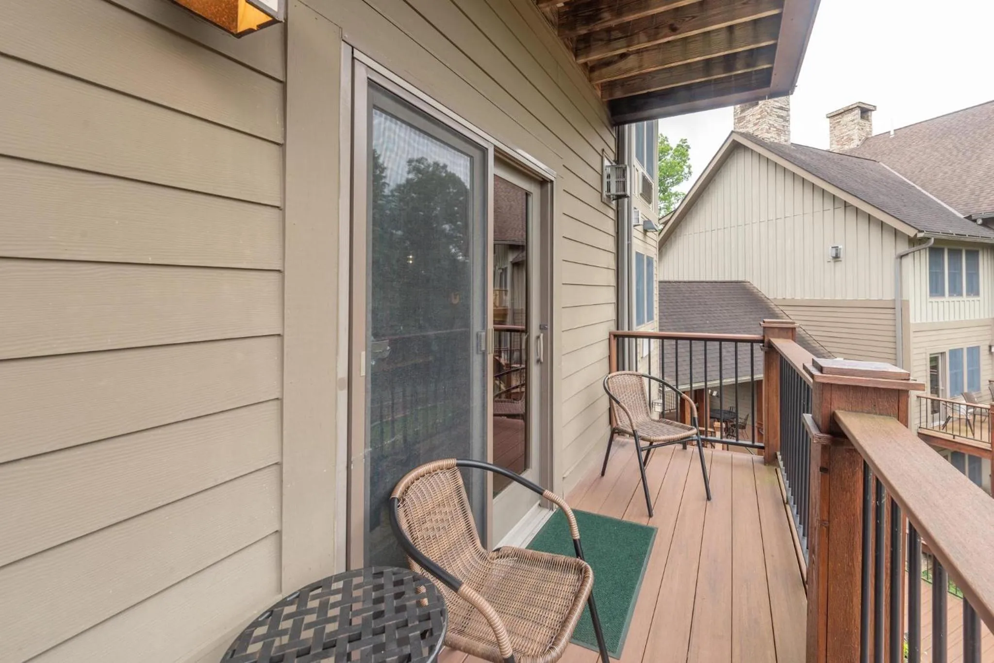 A213 Studio Lake View