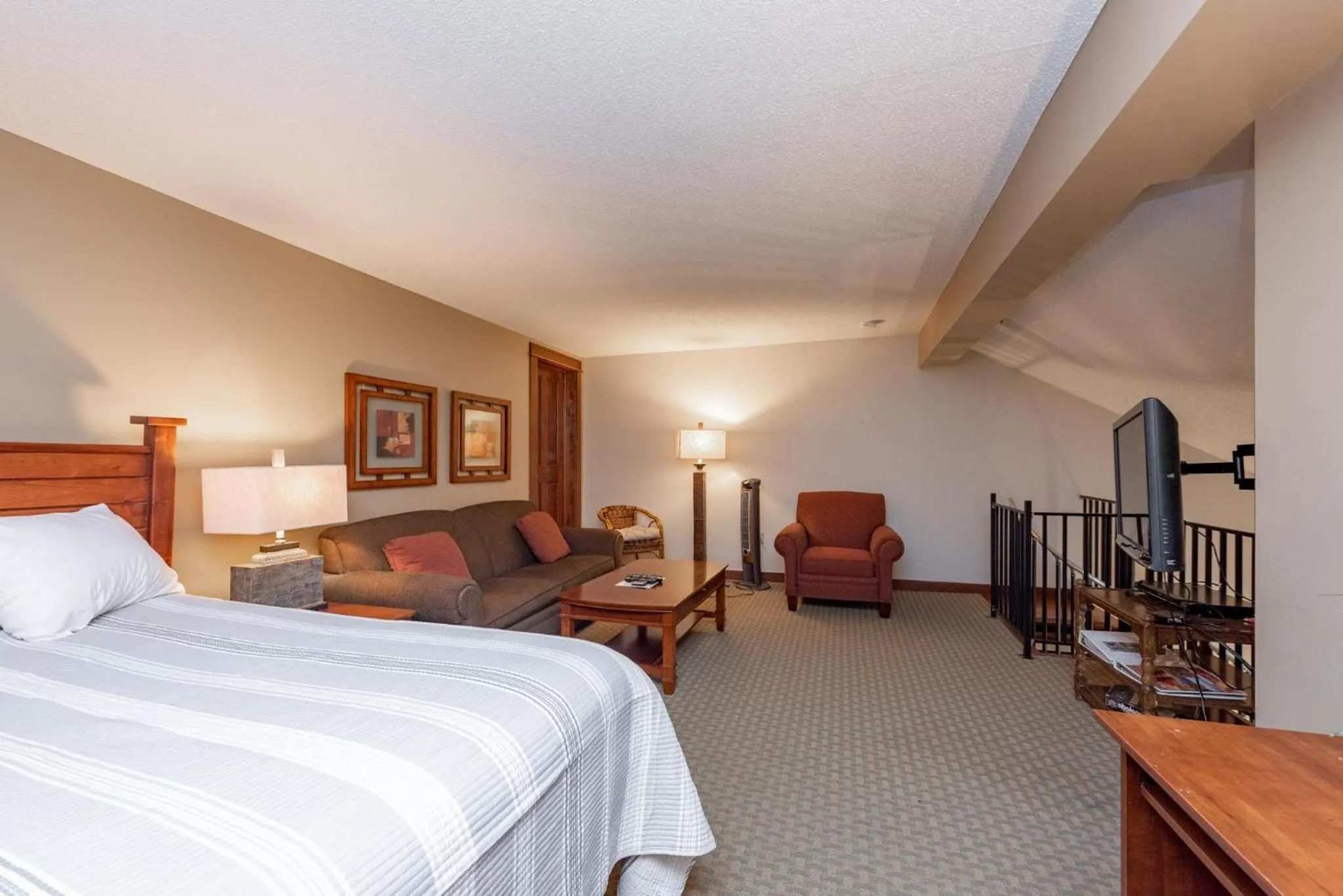 Bed in A307 One Bedroom & Loft Lake View