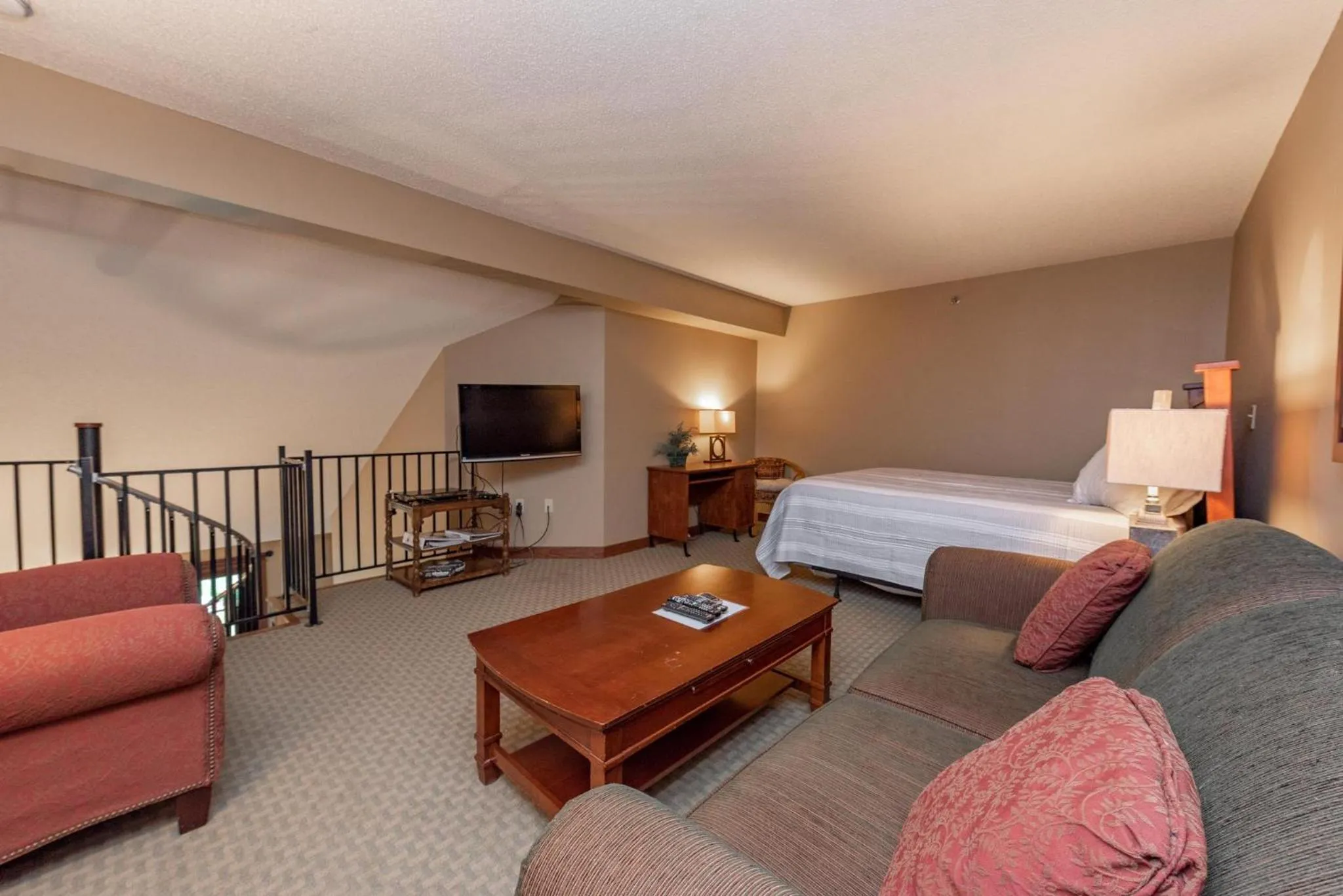 Bed in A307 One Bedroom & Loft Lake View