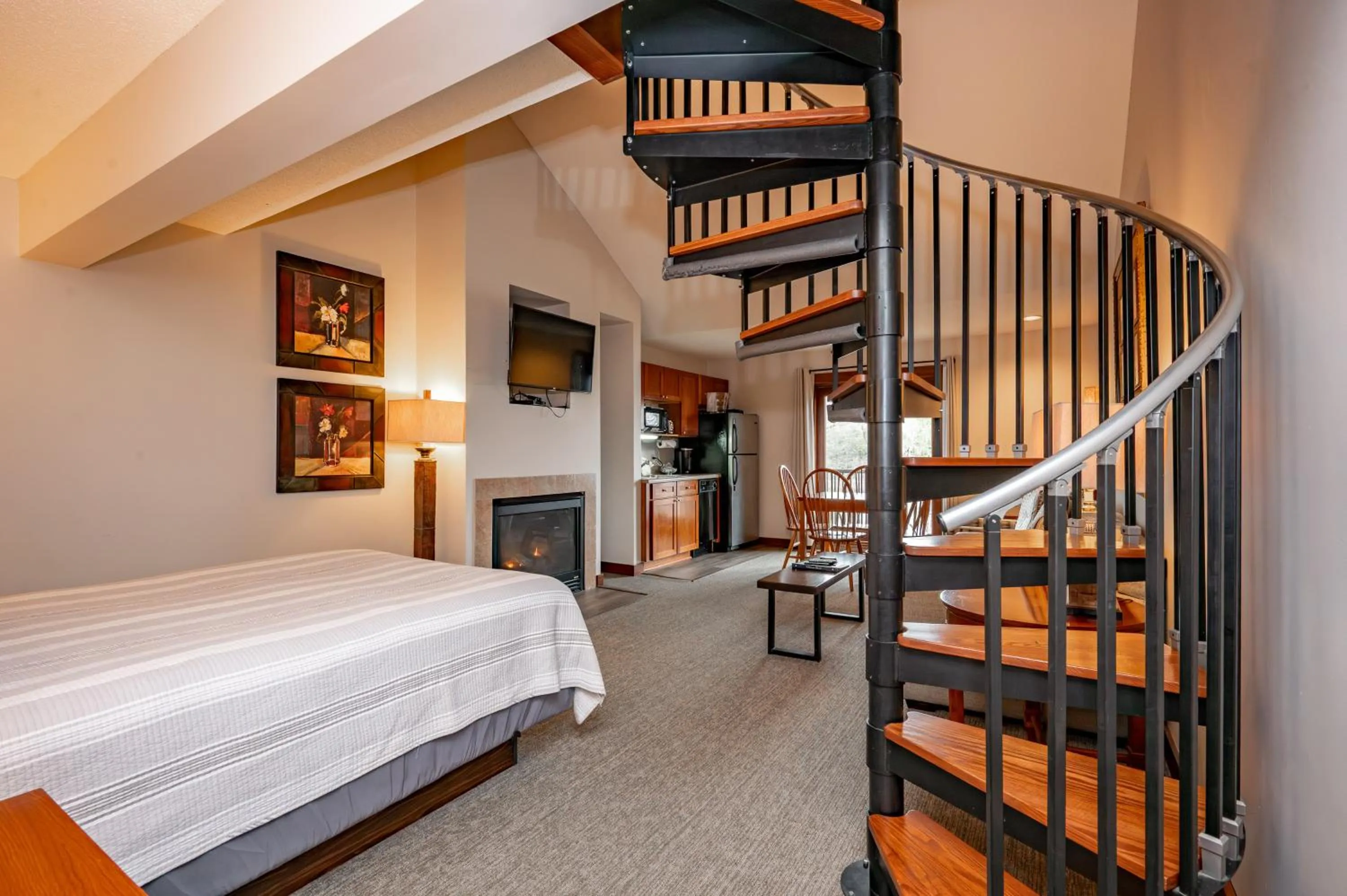 Bed in A309 Studio & Loft Lake View