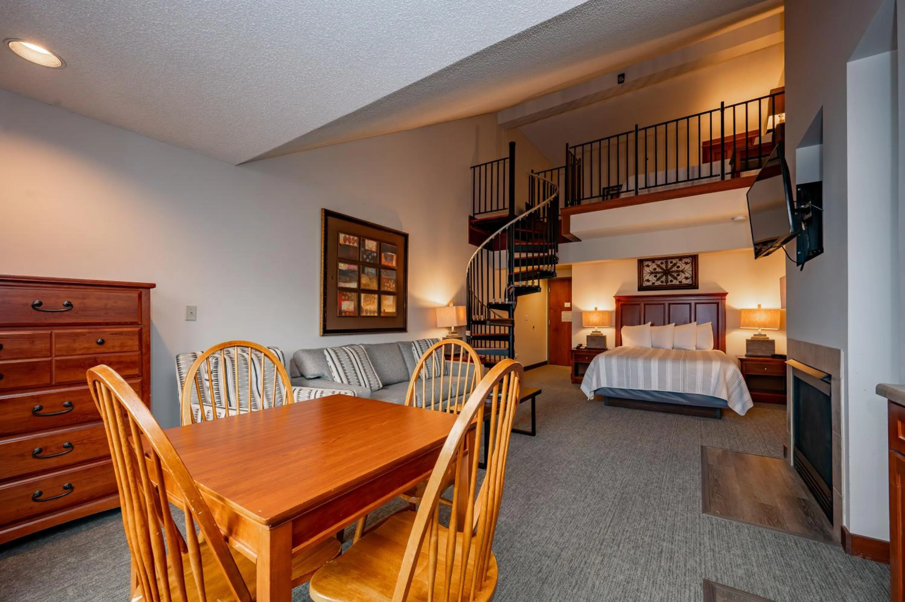 Bed in A309 Studio & Loft Lake View