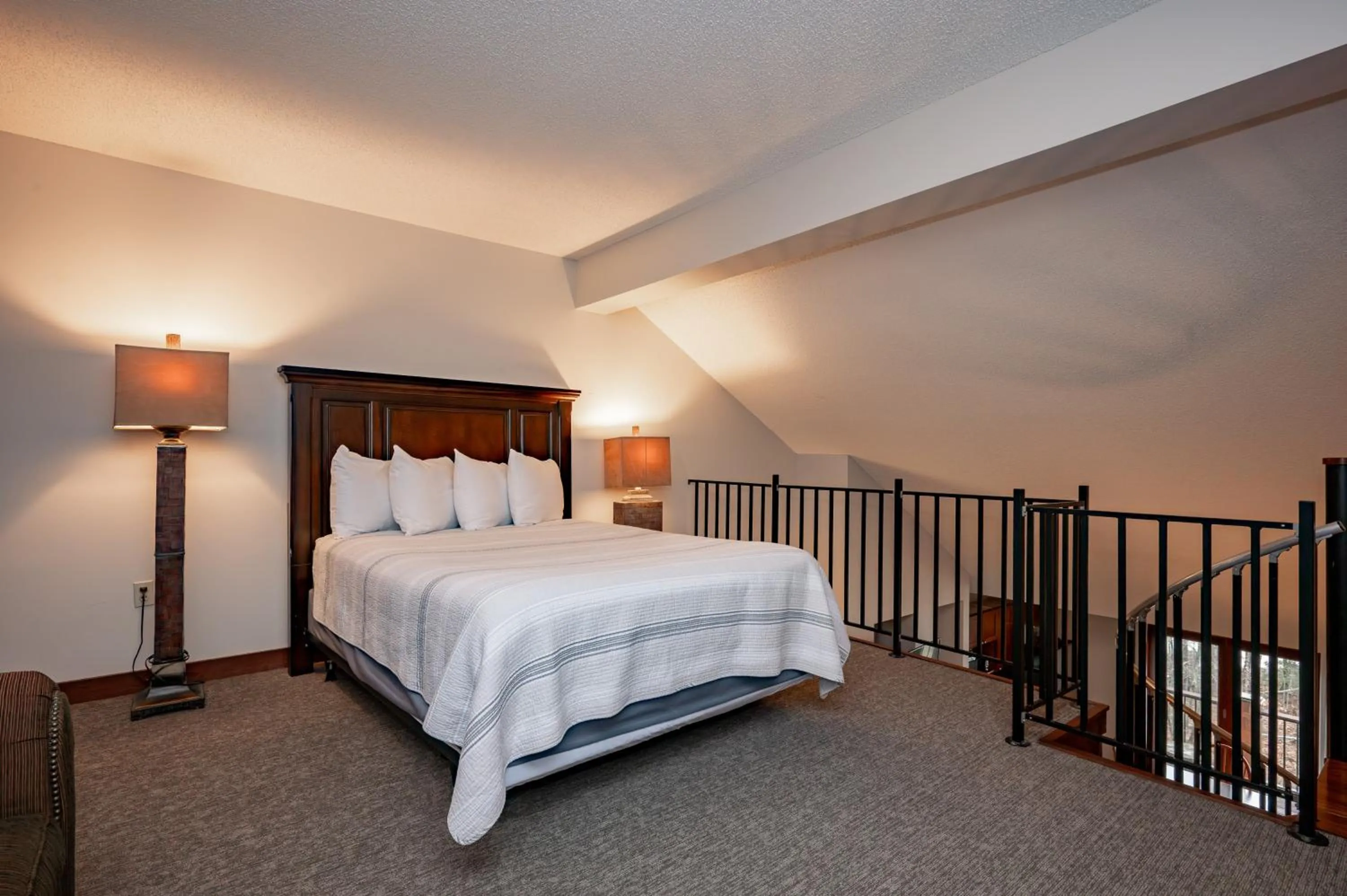 Bed in A309 Studio & Loft Lake View