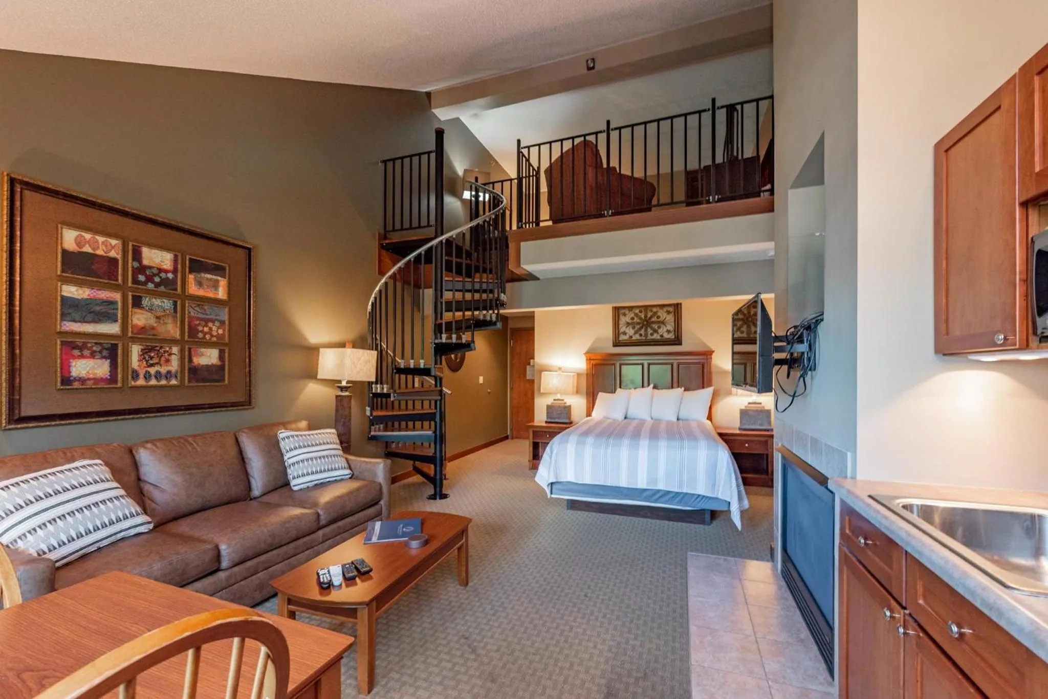 Bed in A313 Studio & Loft Lake View