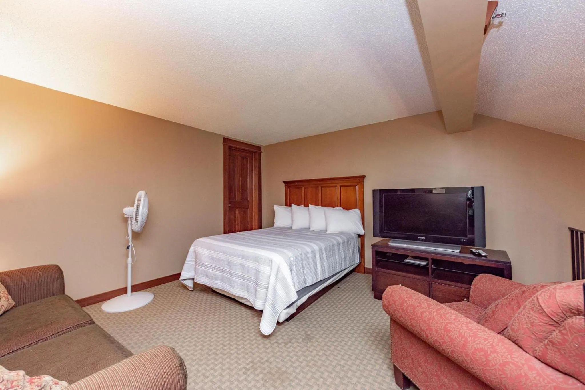 Bed in A313 Studio & Loft Lake View