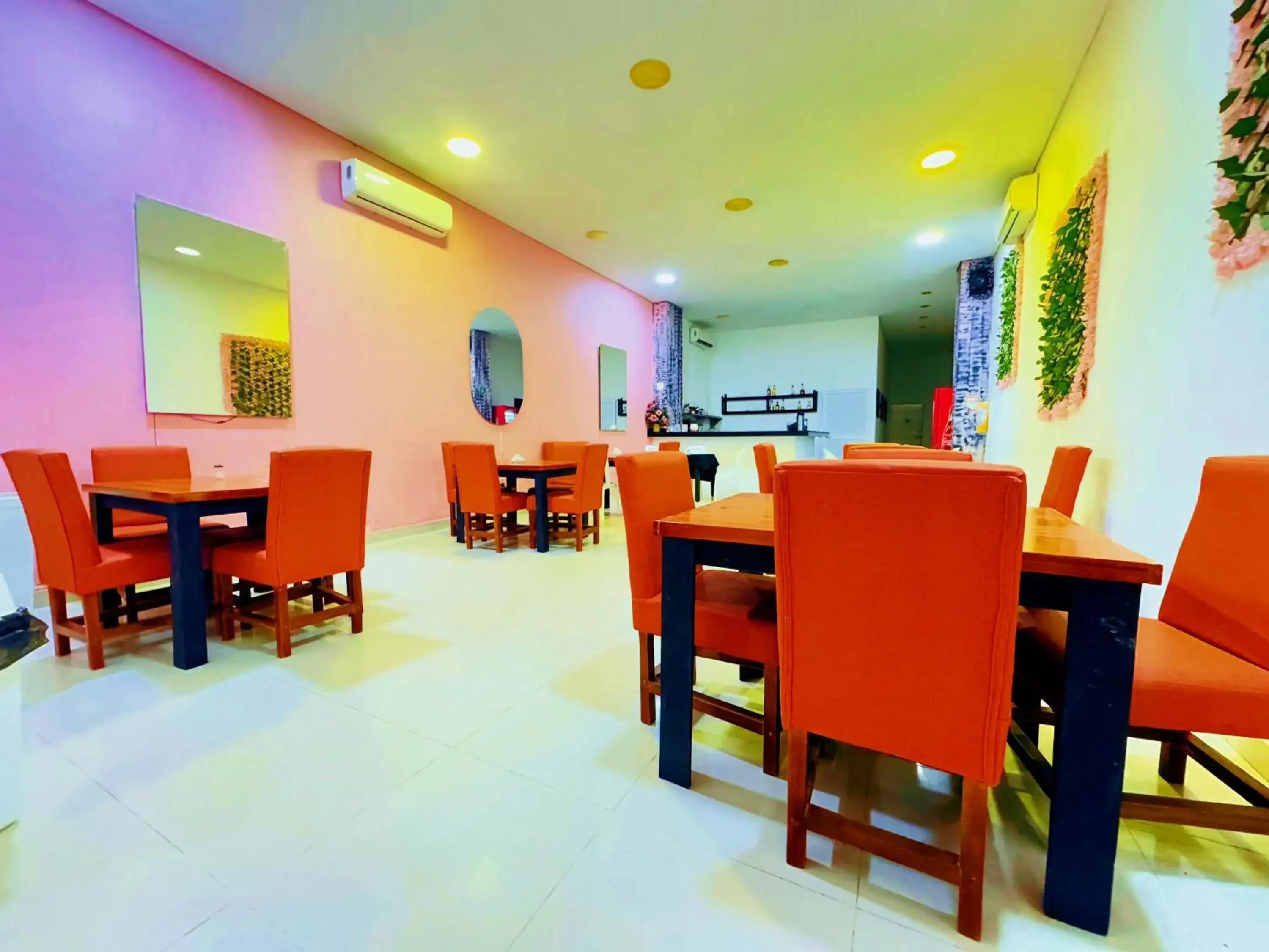 Restaurant/places to eat in Playa Norte Hotel Restaurant/places to eat in Playa Norte Hotel