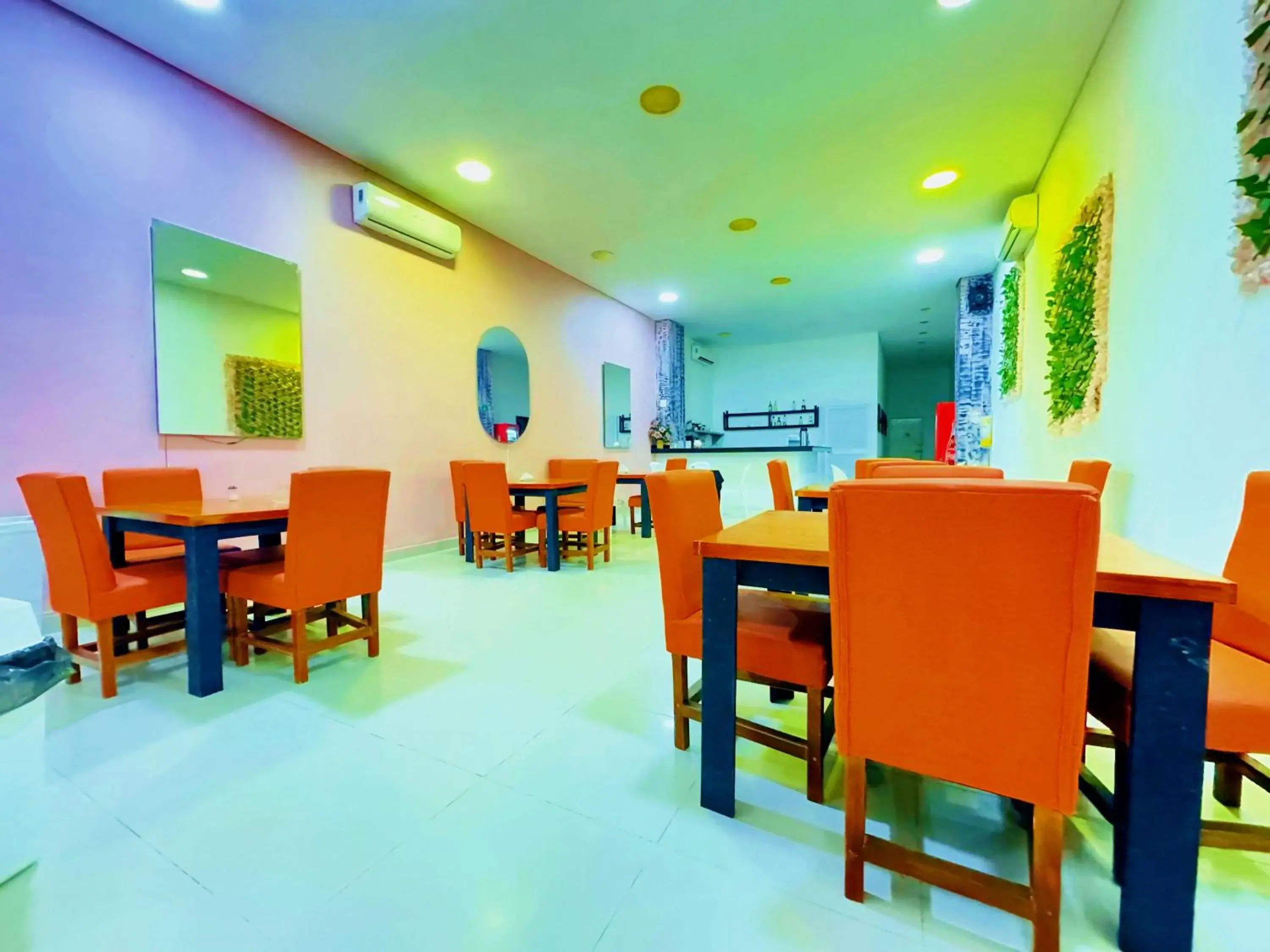 Restaurant/places to eat in Playa Norte Hotel Restaurant/places to eat in Playa Norte Hotel