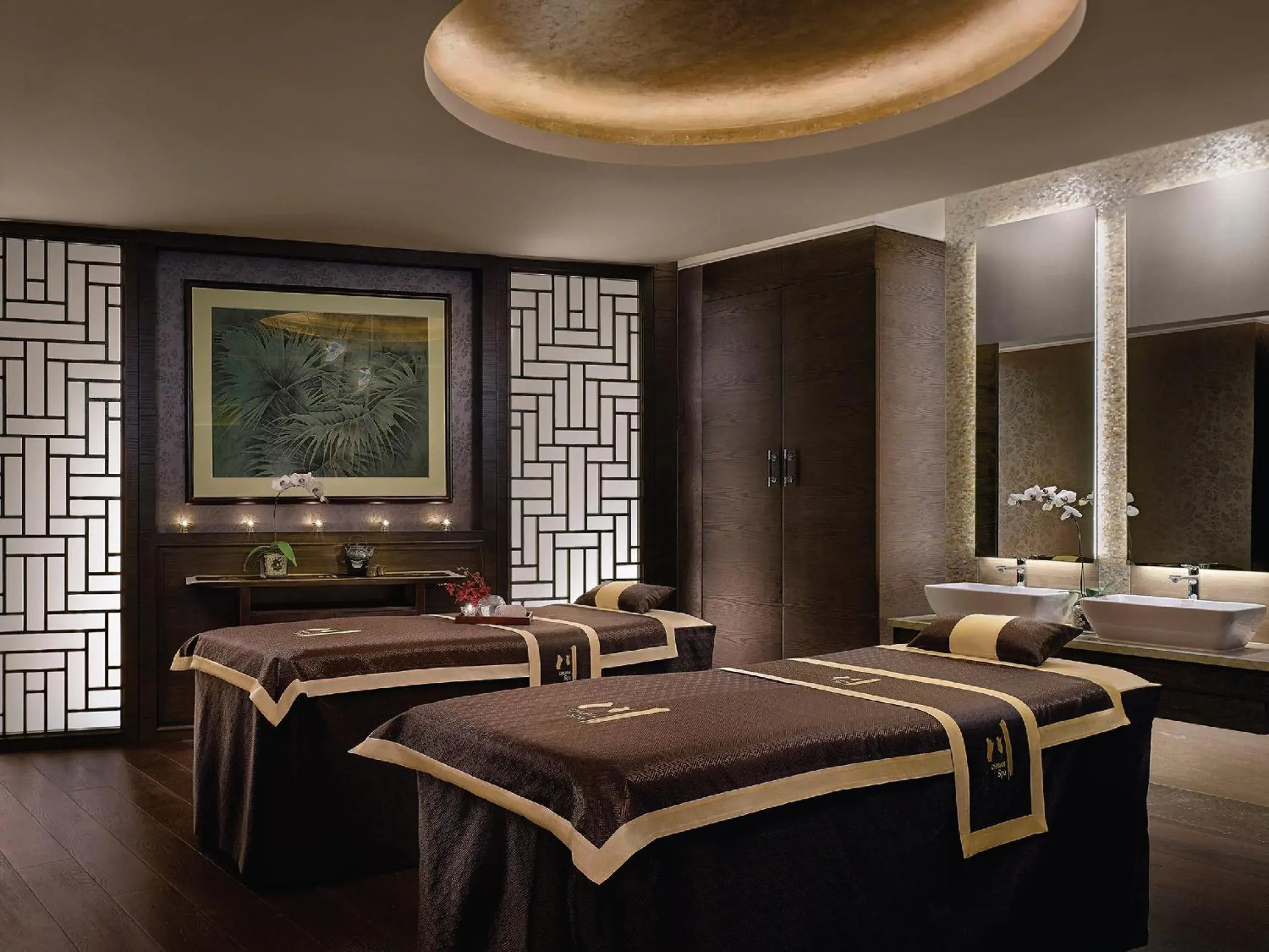 Massage, Bed in Langham Place Guangzhou Massage, Bed in Langham Place Guangzhou