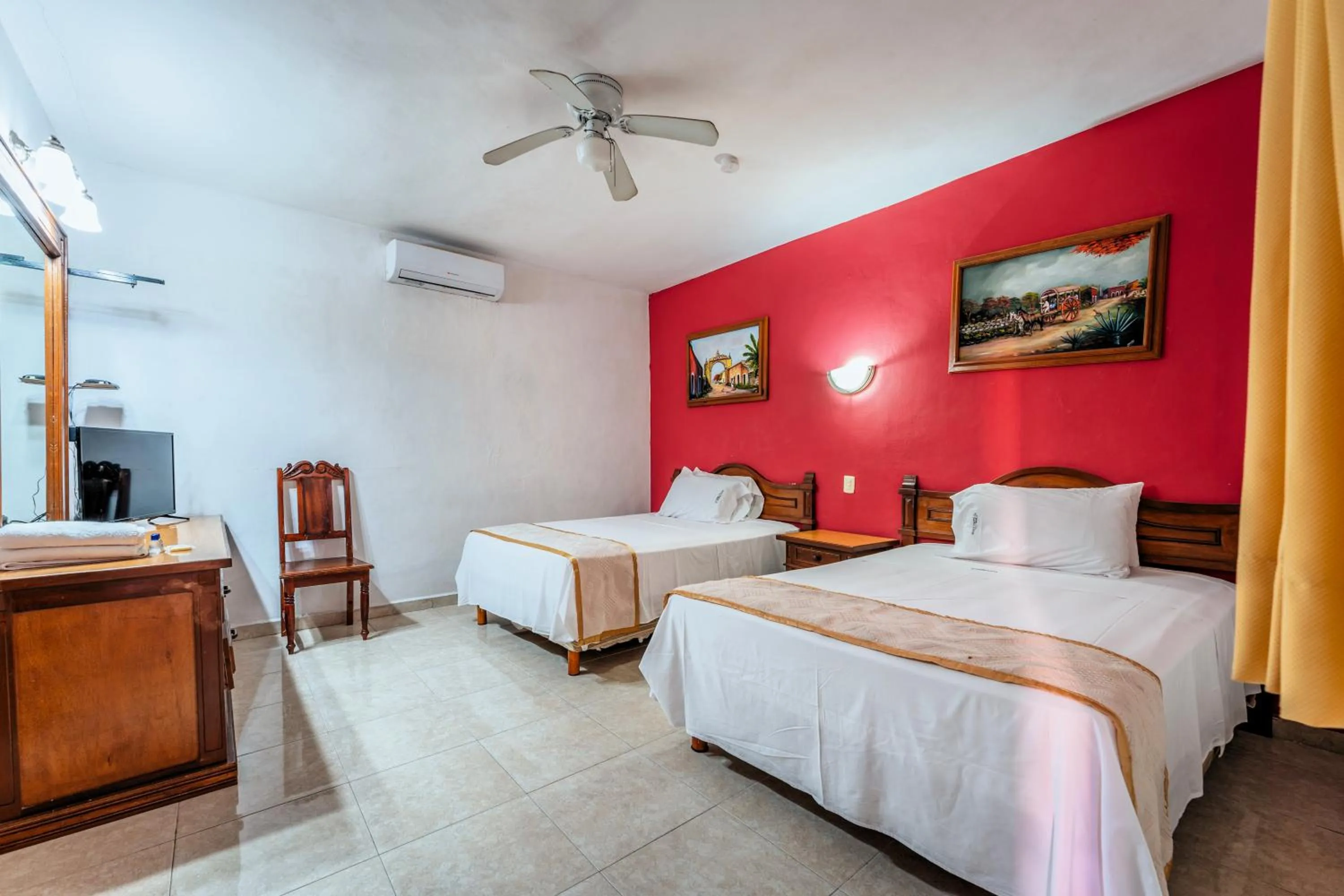 Photo of the whole room, Bed in Hotel Santa Lucía